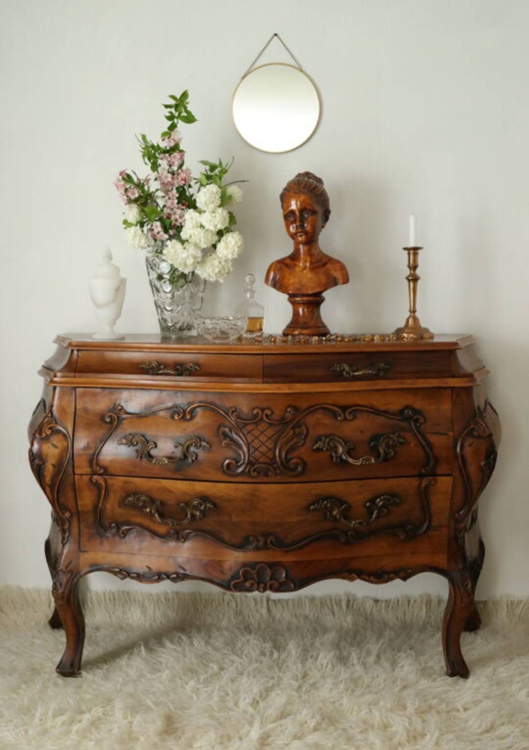 Coffin commode in walnut, Louis XV style, 20th century.