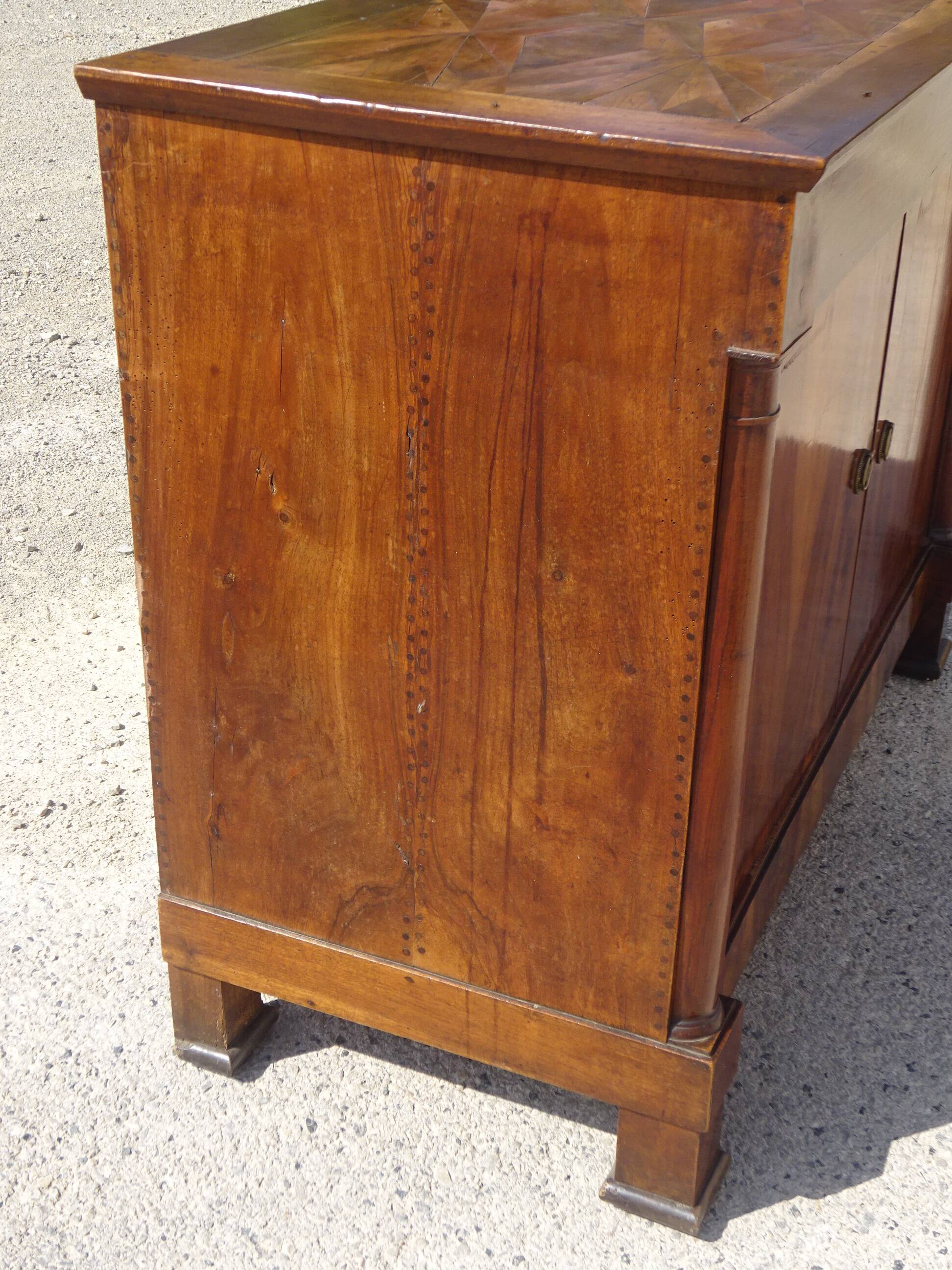 Antique buffet à colonnes semi détachées style Empire