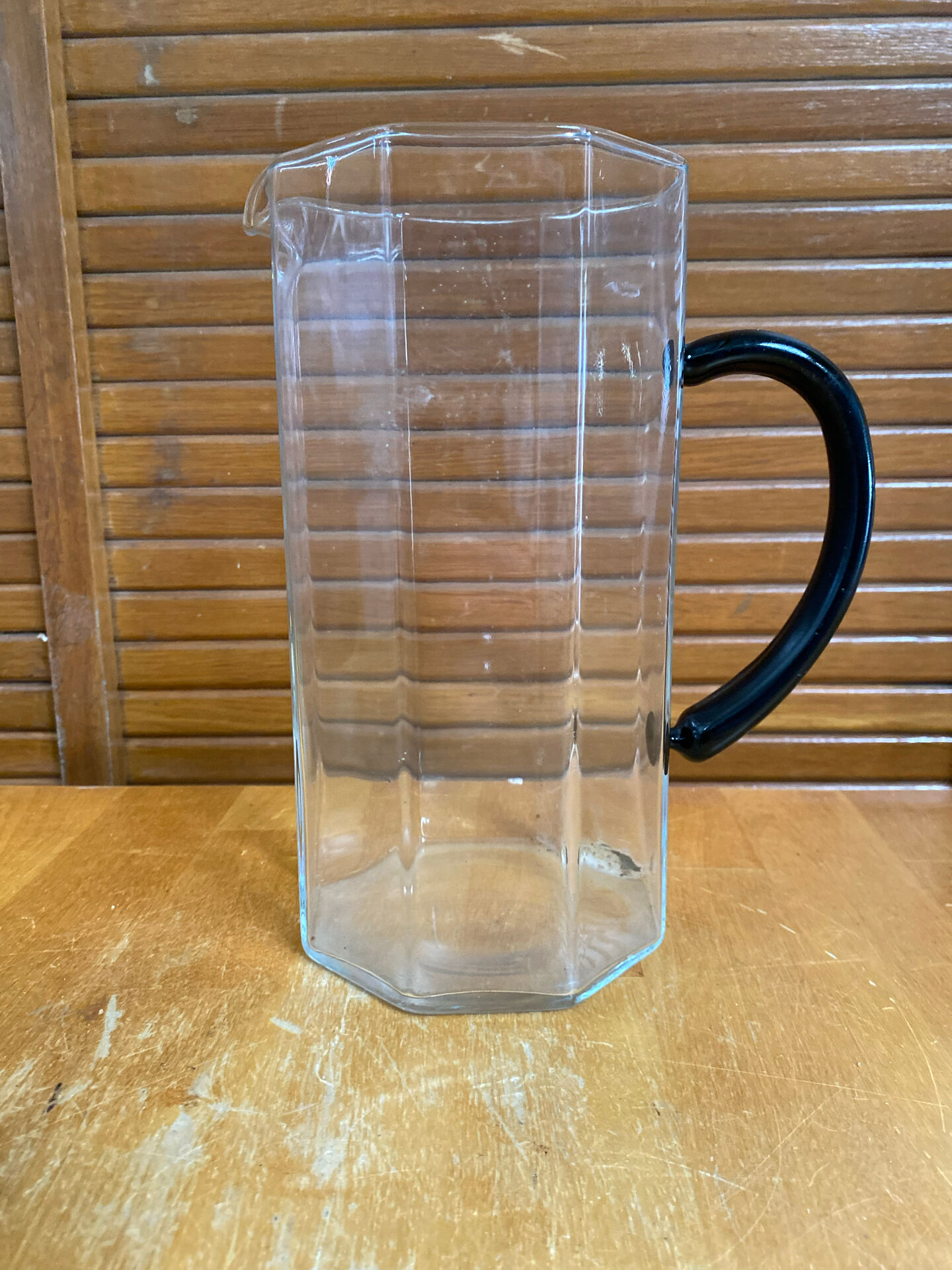 Old pichet arcoroc model octime transparent glass + black handle wine