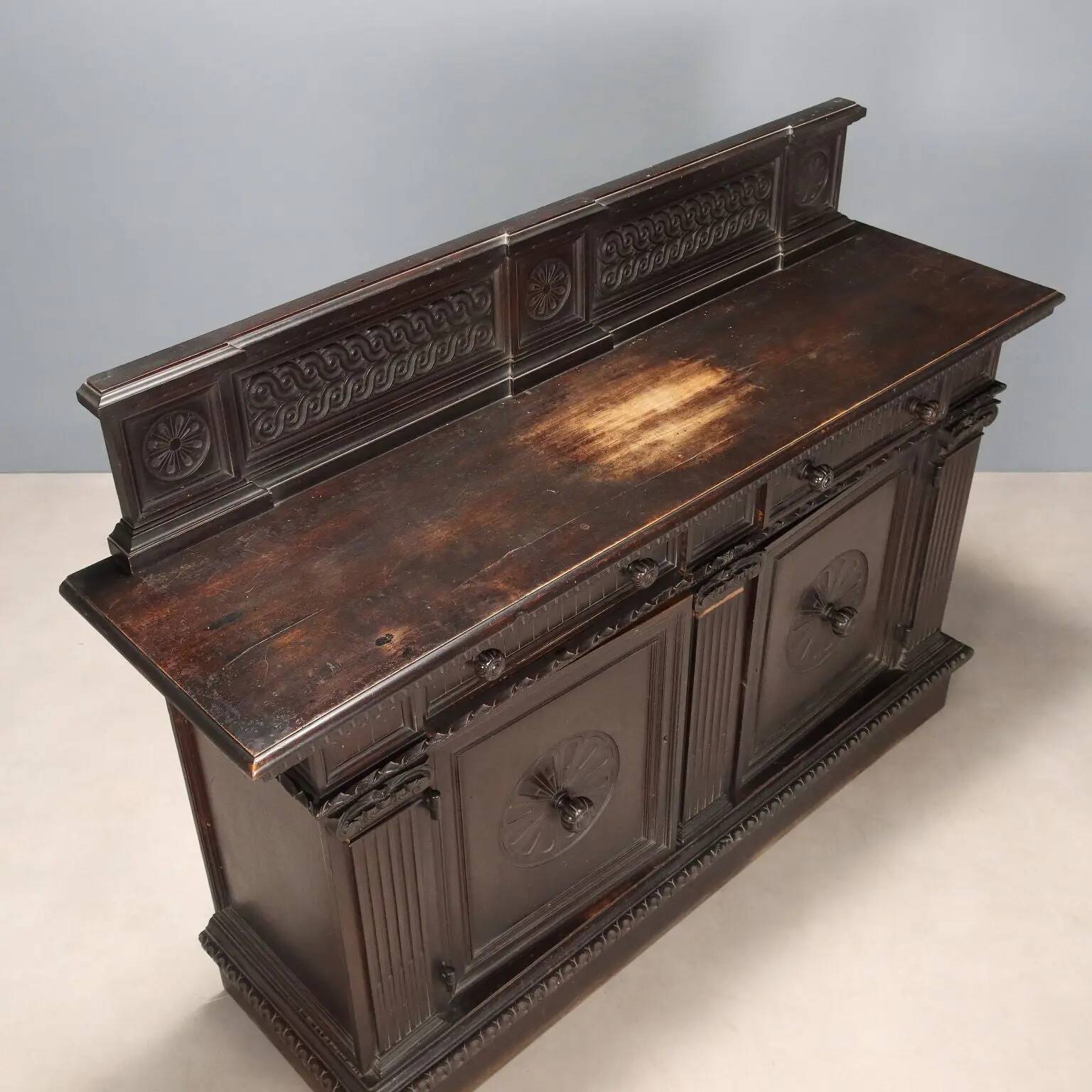 Buffet ancien style néo-Renaissance en hêtre, XIXe siècle