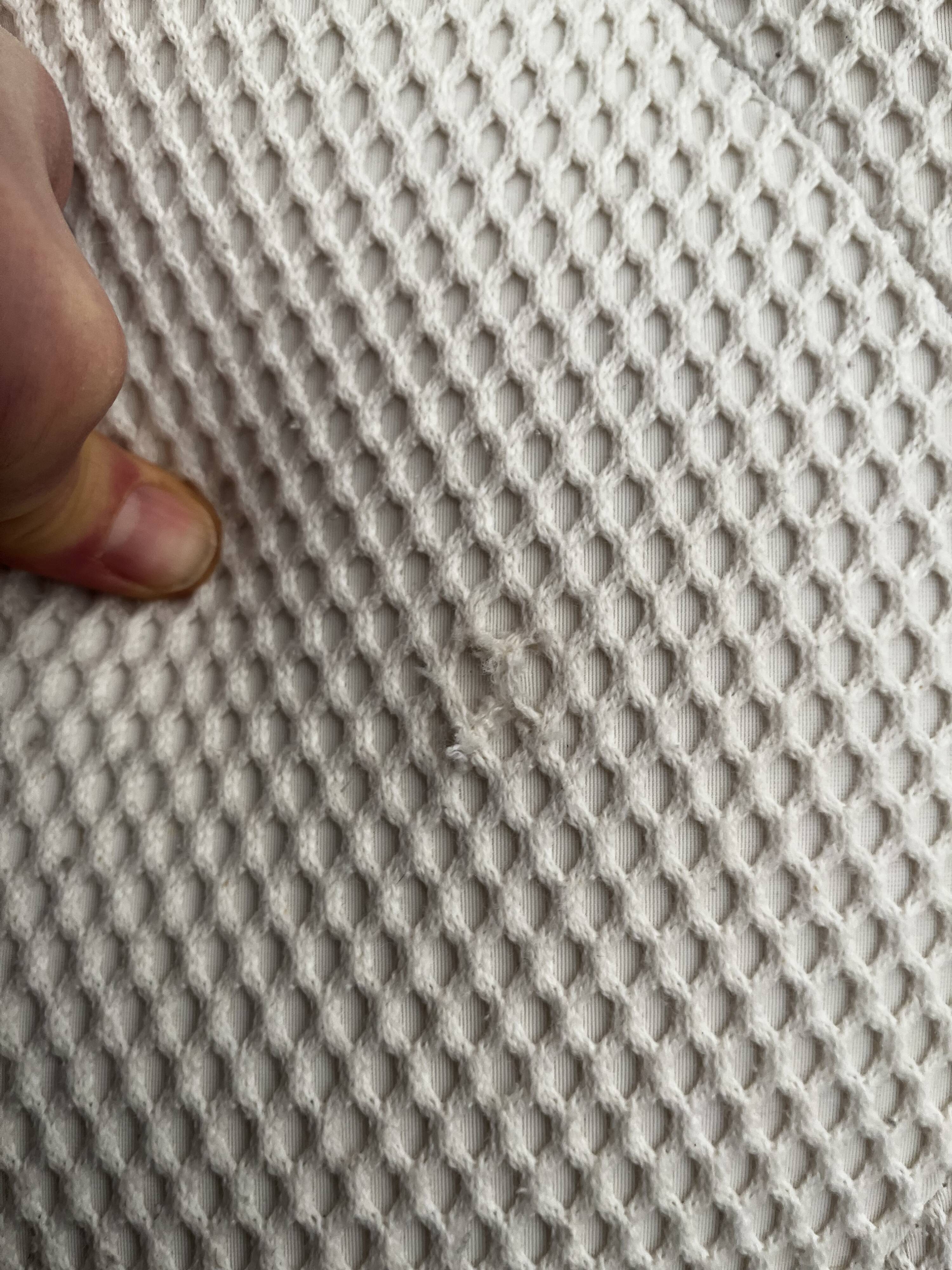 Roche Bobois canapé bubble April 2024. White. A frayed mesh.