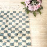 Tapis berbère Béni Ouarain à damiers bleus