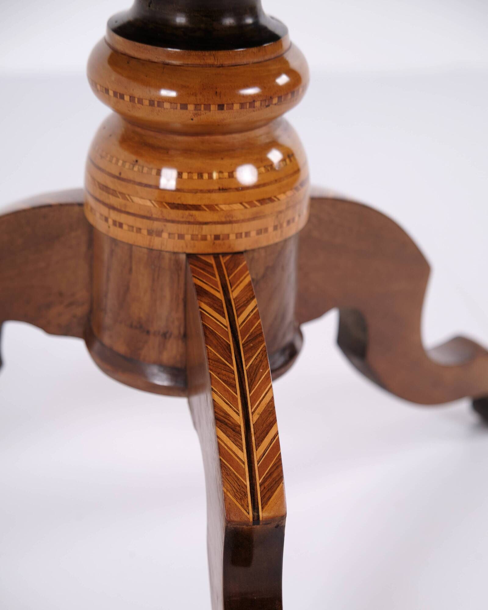 Octagonal column table - lamp table - decorated with intarsia - Italy - 1850s