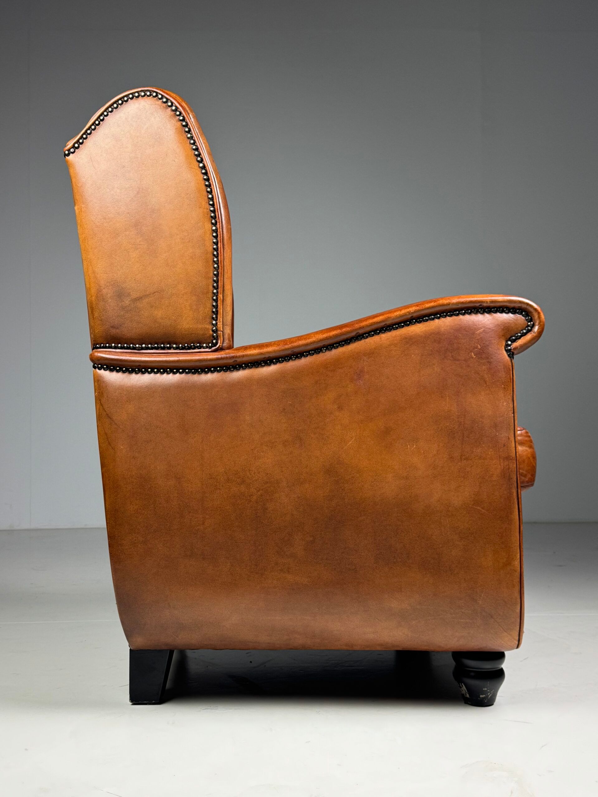 Set of 2 sheepskin club armchairs