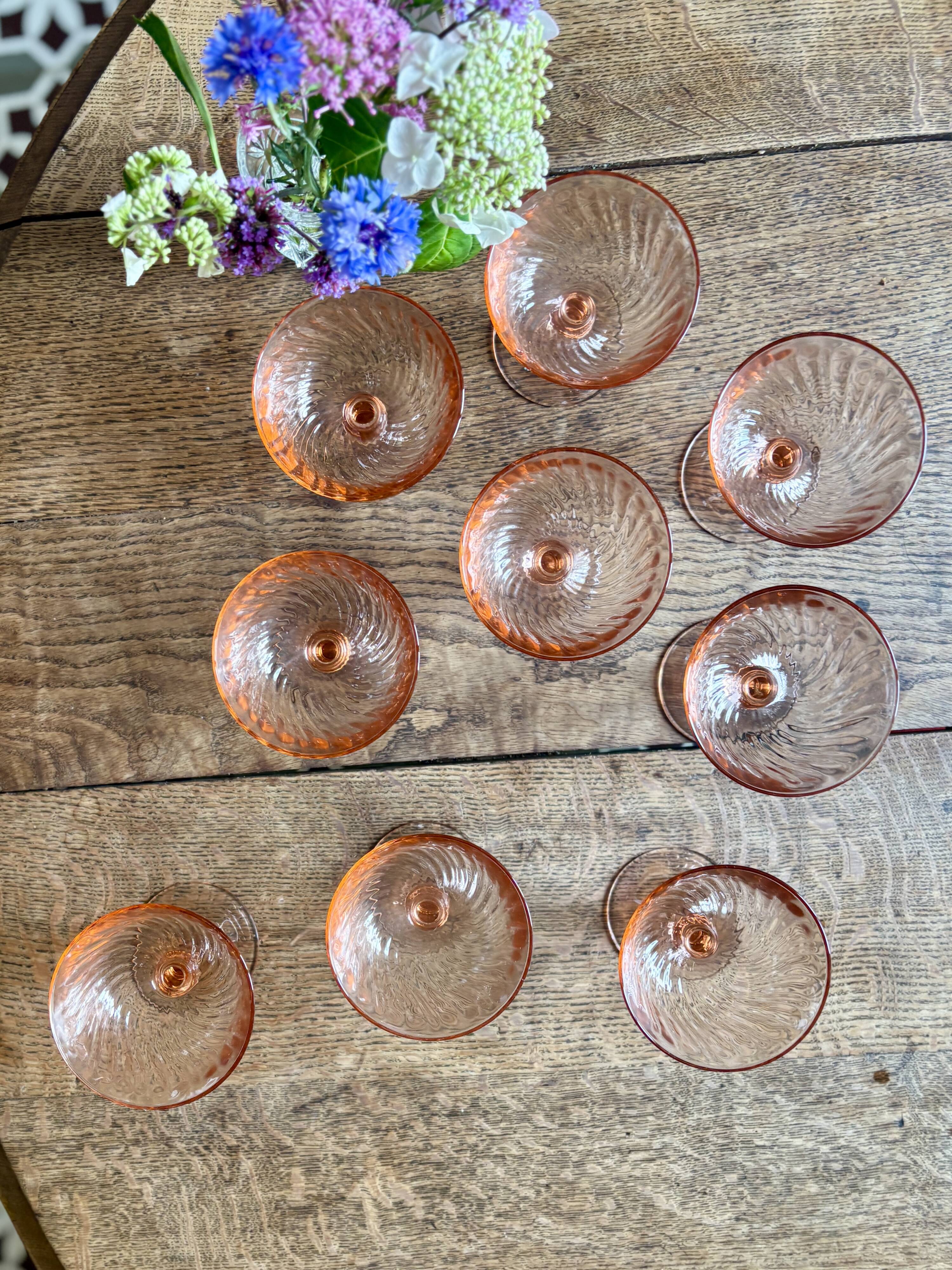 Lot de 9 coupes  à champagne vintage en rosaline