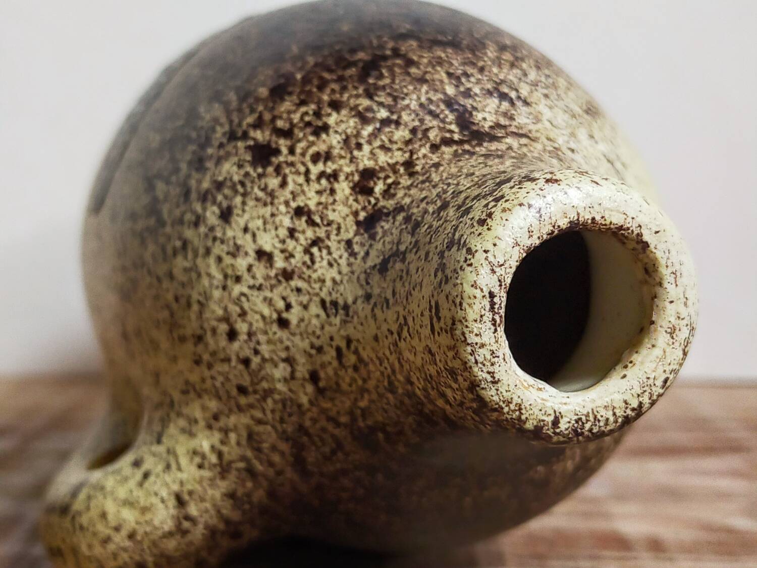 Single-flower vase, ceramic bottle by Max Idlas