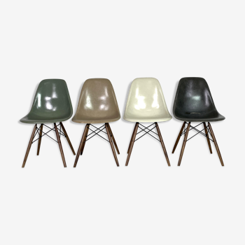 Set of 4 DSW side chairs designed by Charles Eames and made by Herman Miller