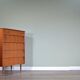 Commode en teck et laiton