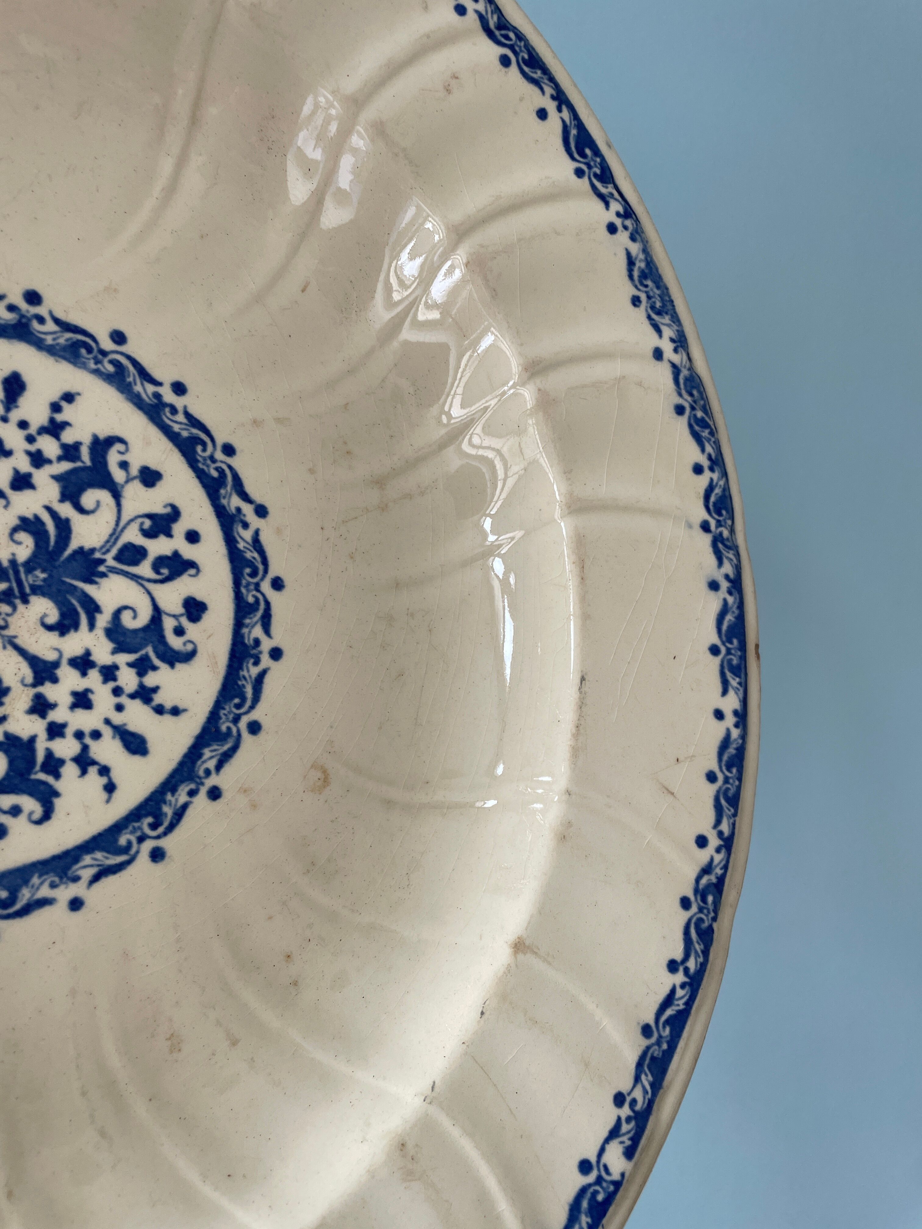 Round hollow dish nineteenth in gien earthenware