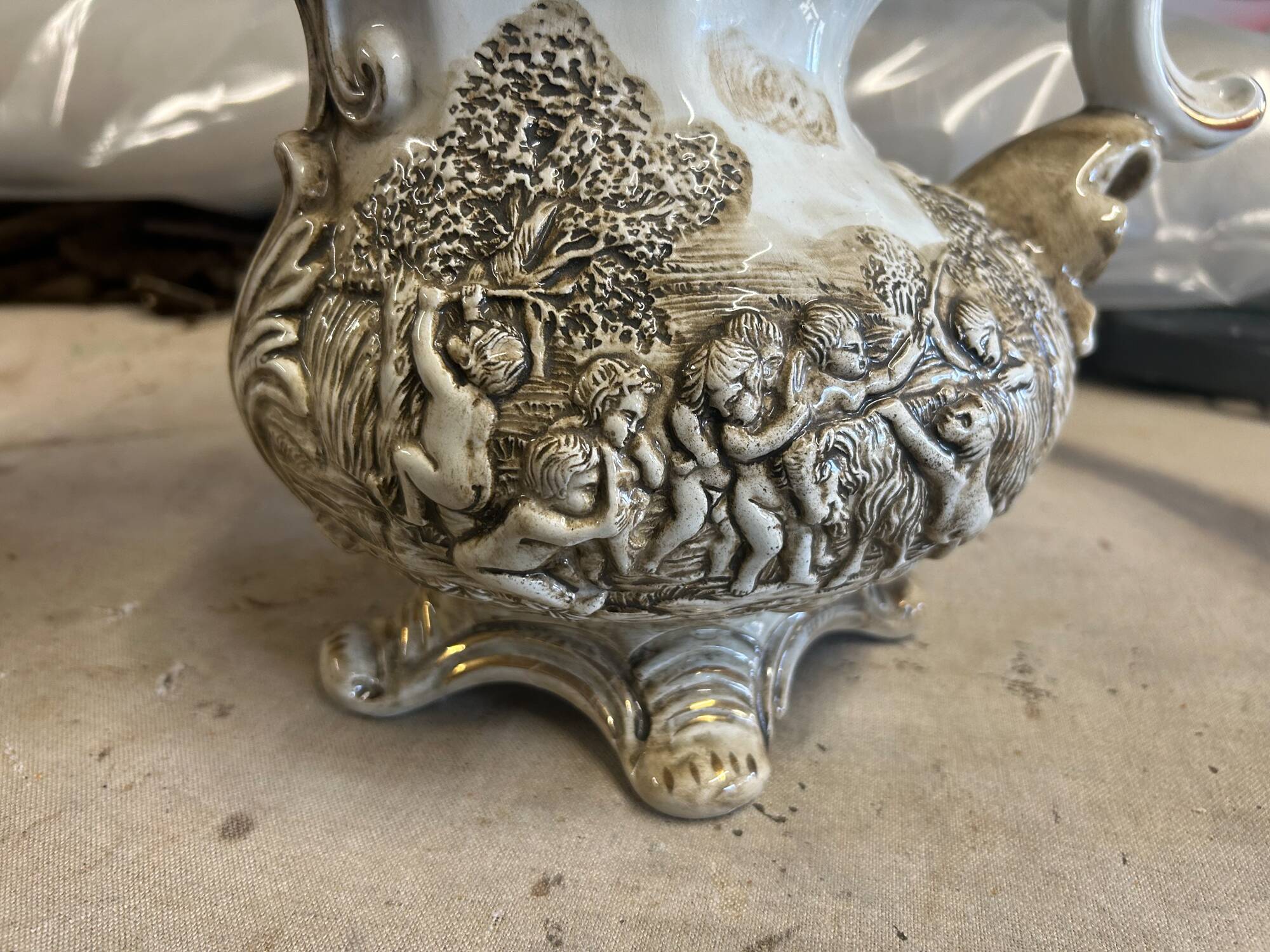 Aiguière en porcelaine R. Capodimonte néo-Rococo