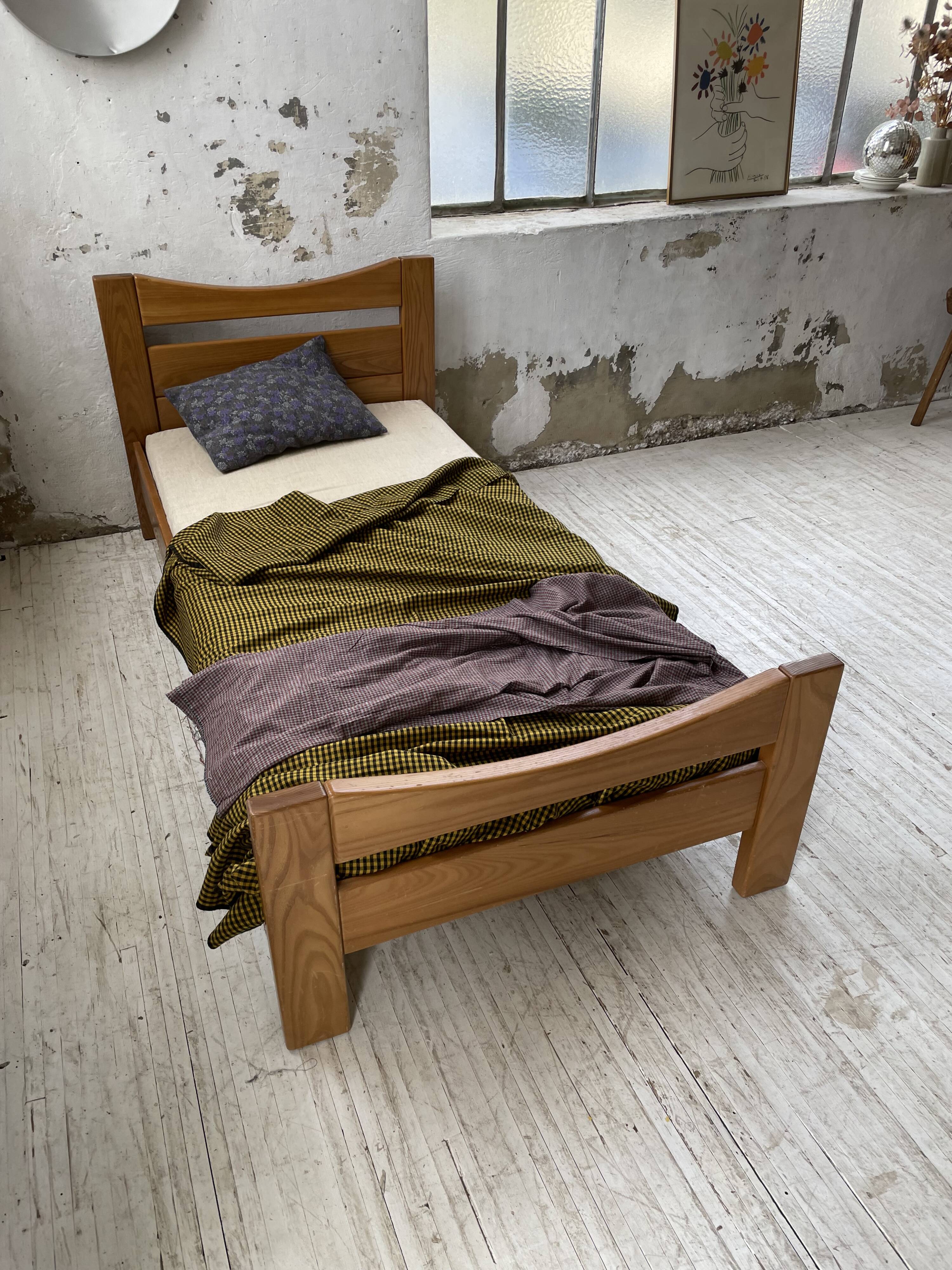 Maison Regain solid single bed