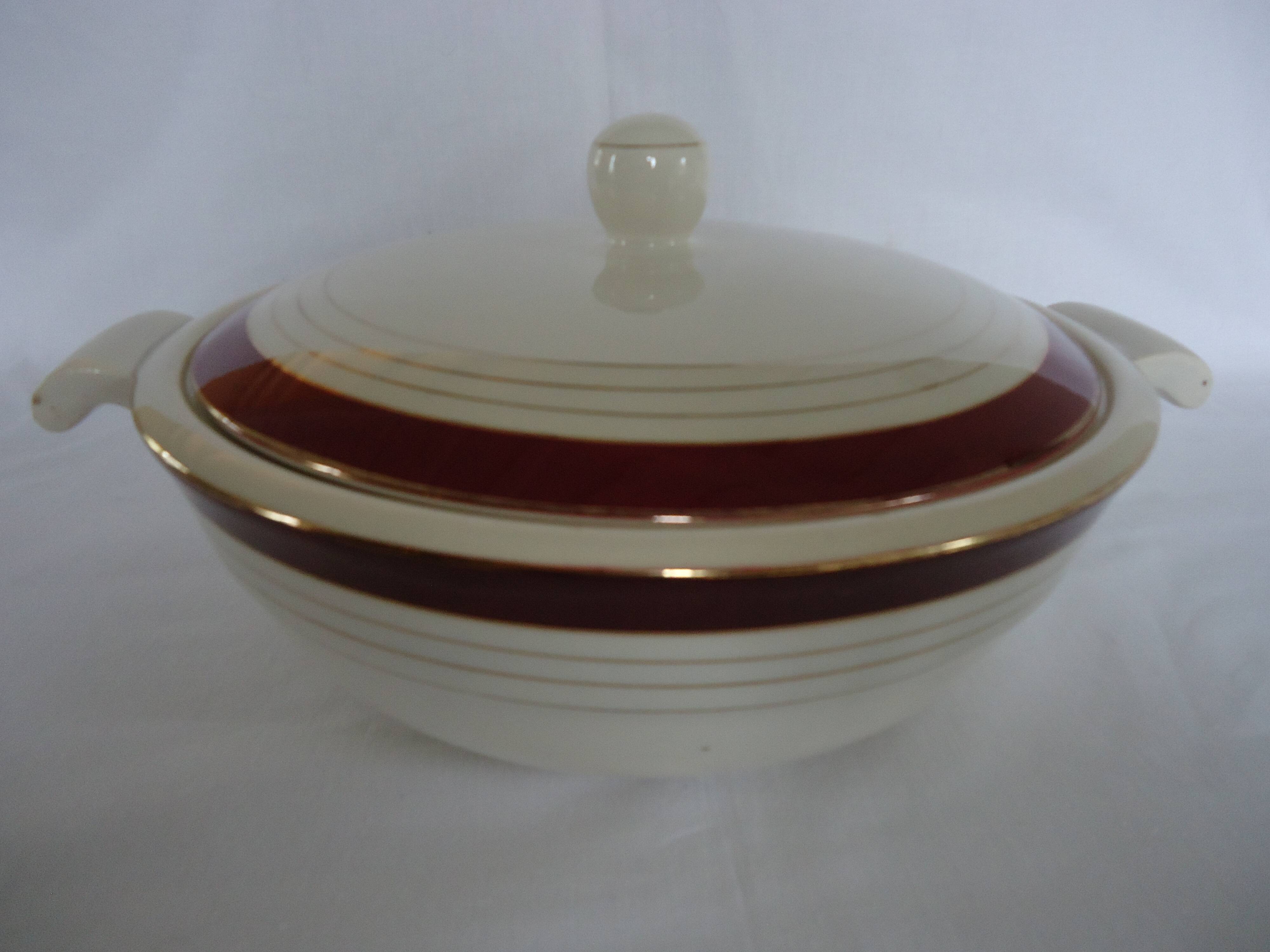Opaque porcelain vegetable tureen/tureen from digoin sarreguemines, pasteur model