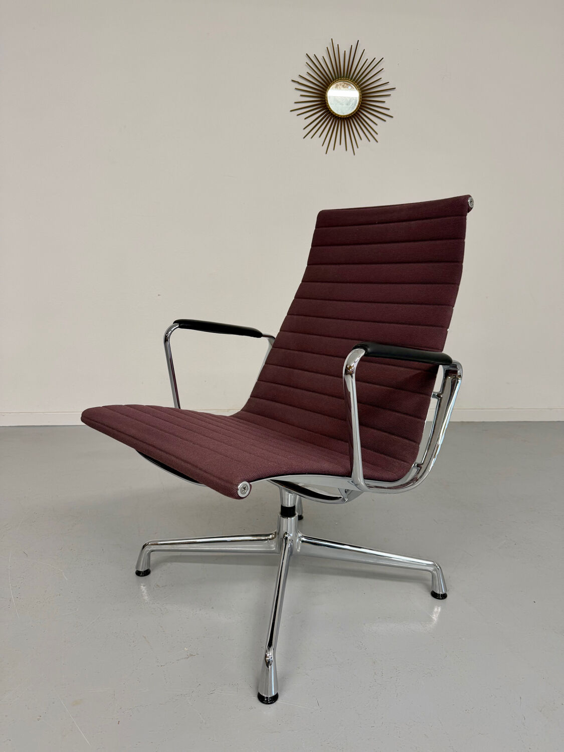 EA 122 swivel chair designed by Charles and Ray Eames for Vitra, 1980s.