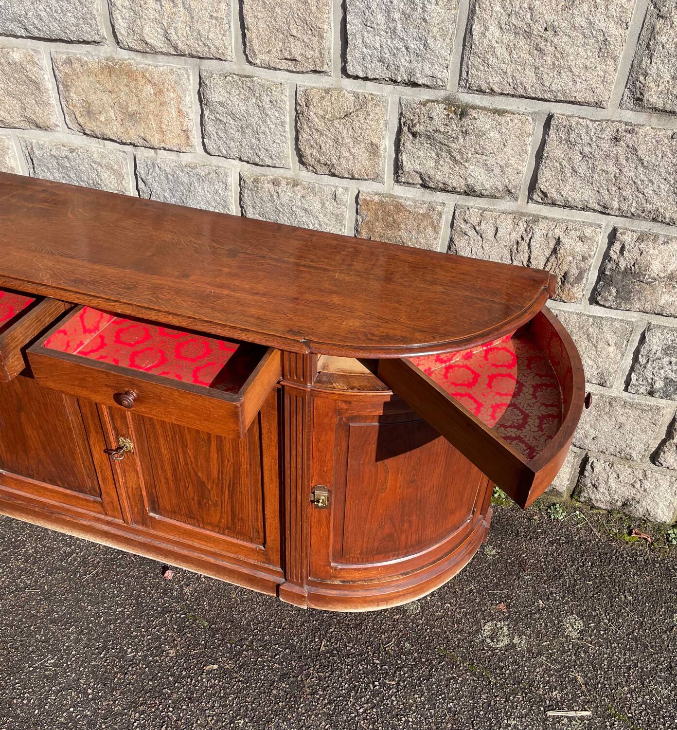 Sideboard in a half-moon shape