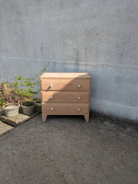 Natural wood chest of drawers