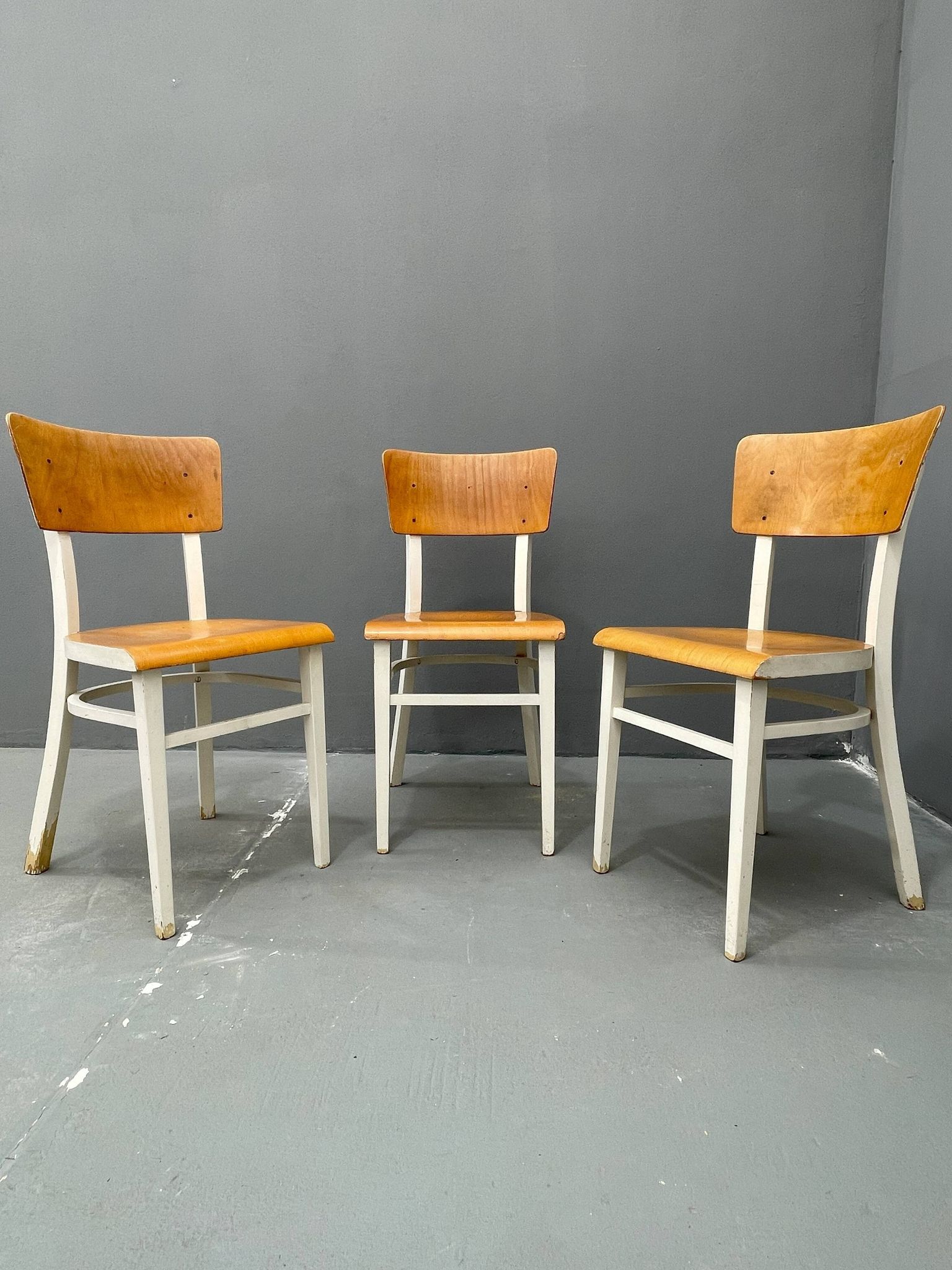 3 chaises en bois, Tchécoslovaquie années 1950