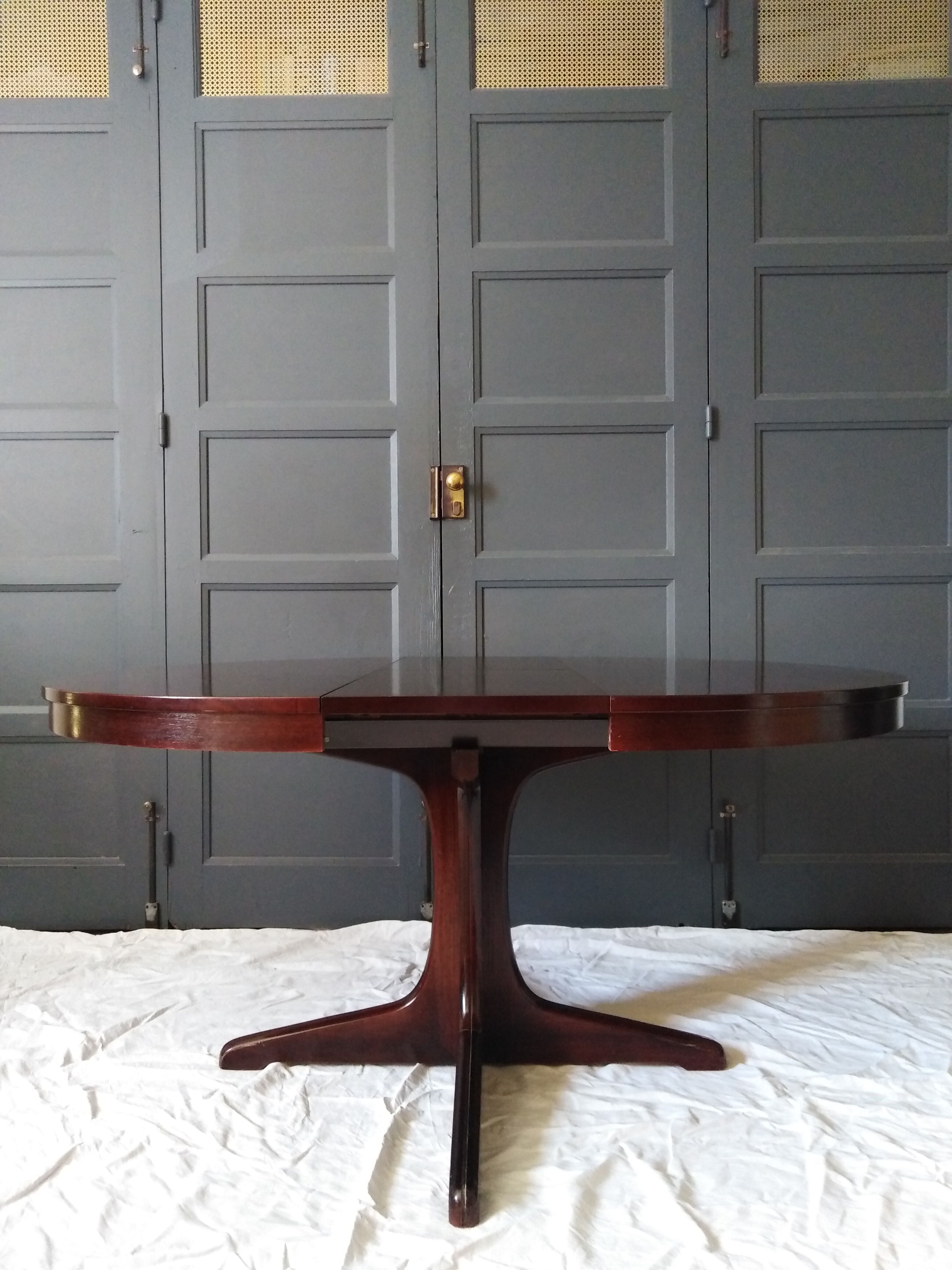 Baumann extended round table