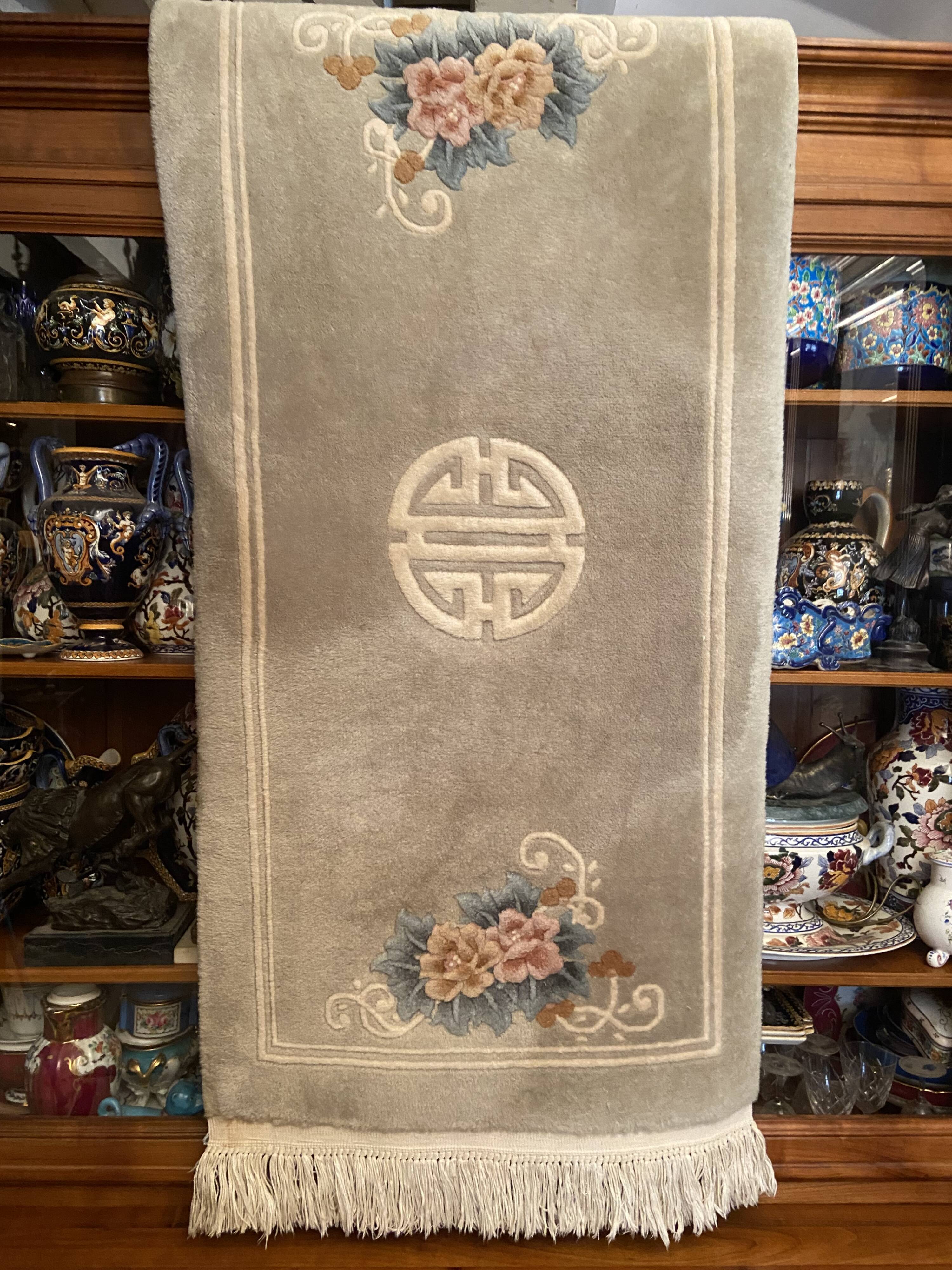 Cantonese Chinese rug, 159x142cm