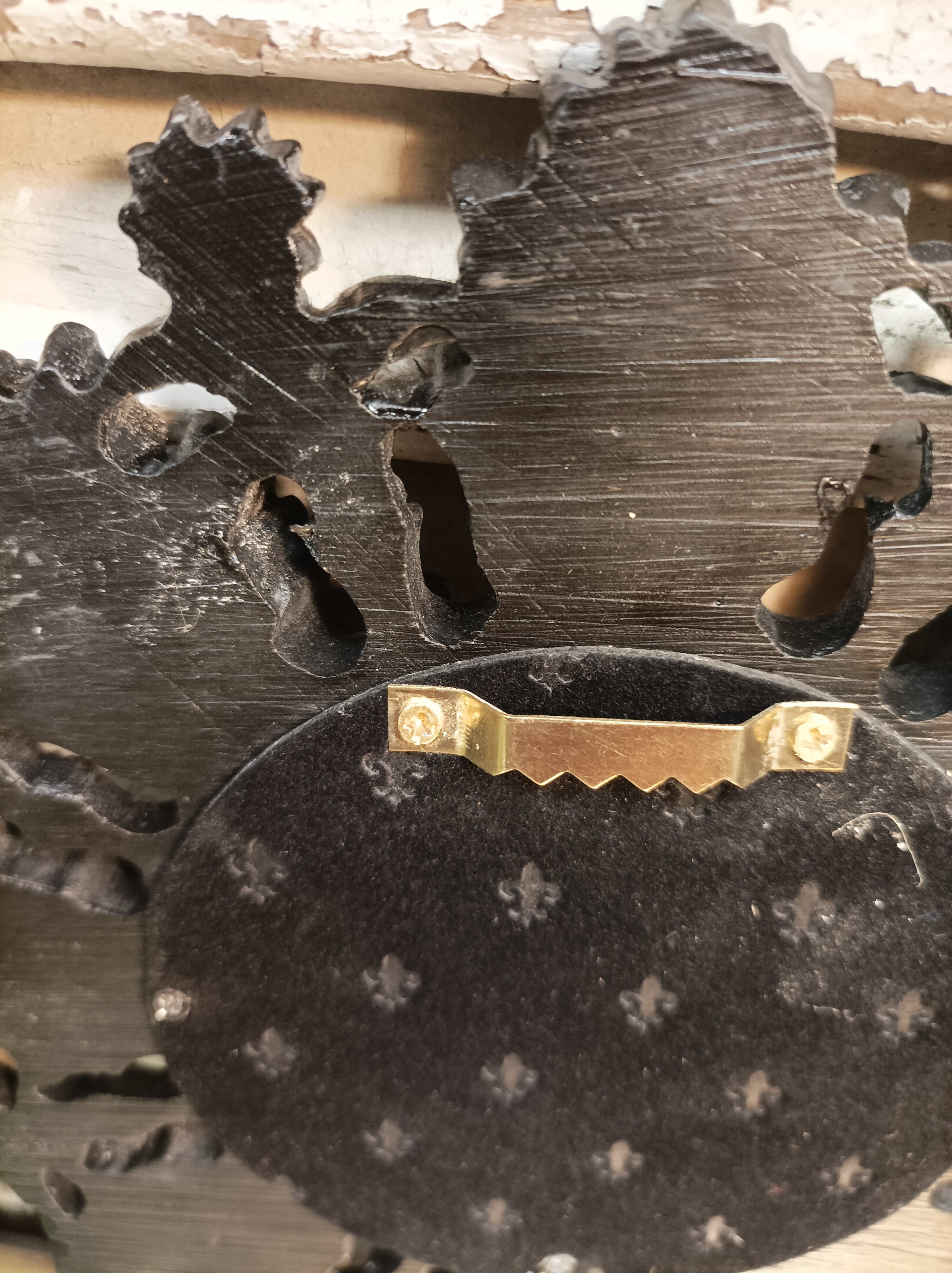 Convex mirror leaves and black flowers golden reflection 20 cm