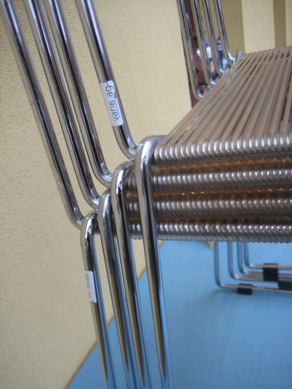 Lot of 4 metal chairs