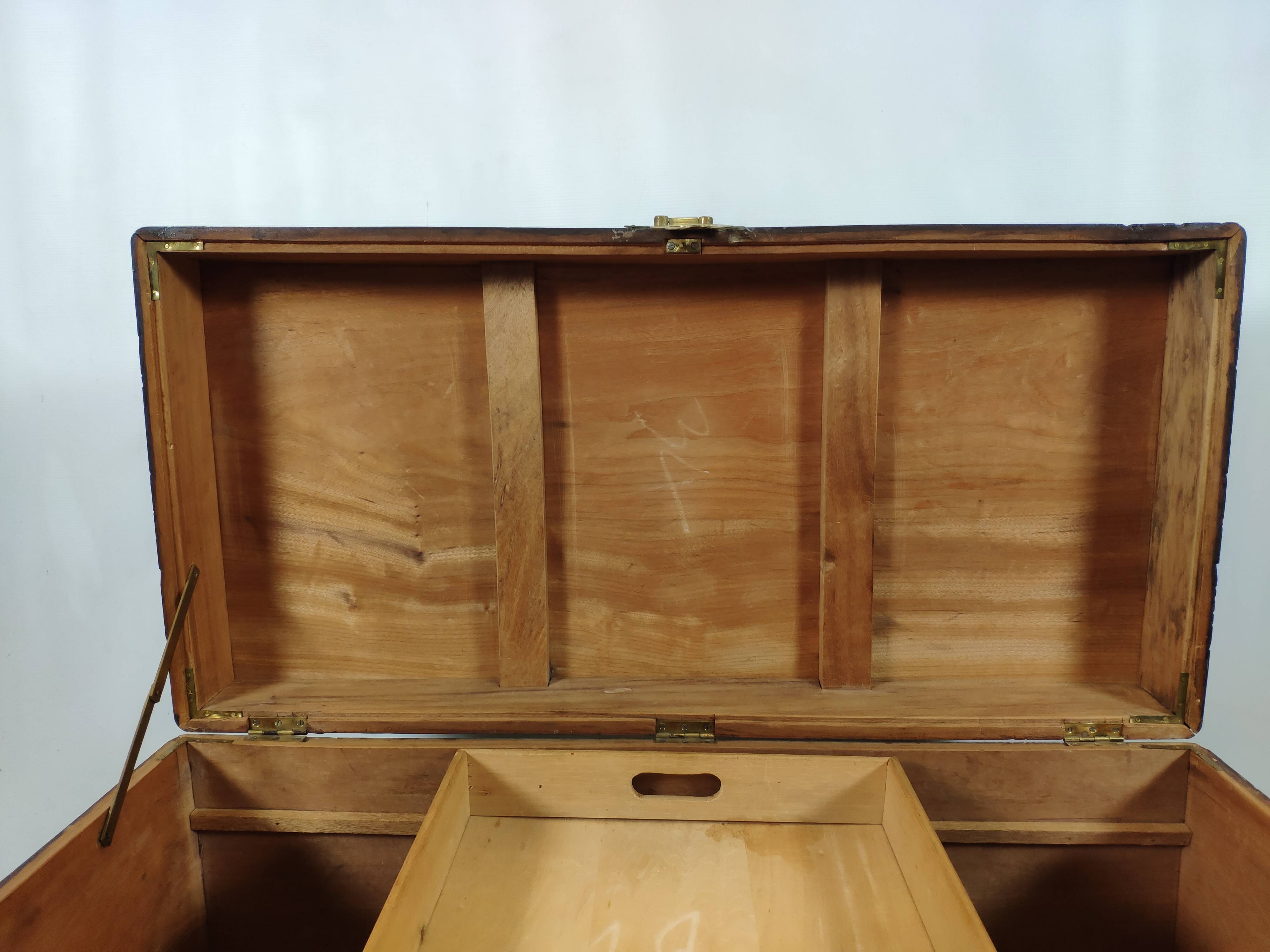Asian-style travel trunk