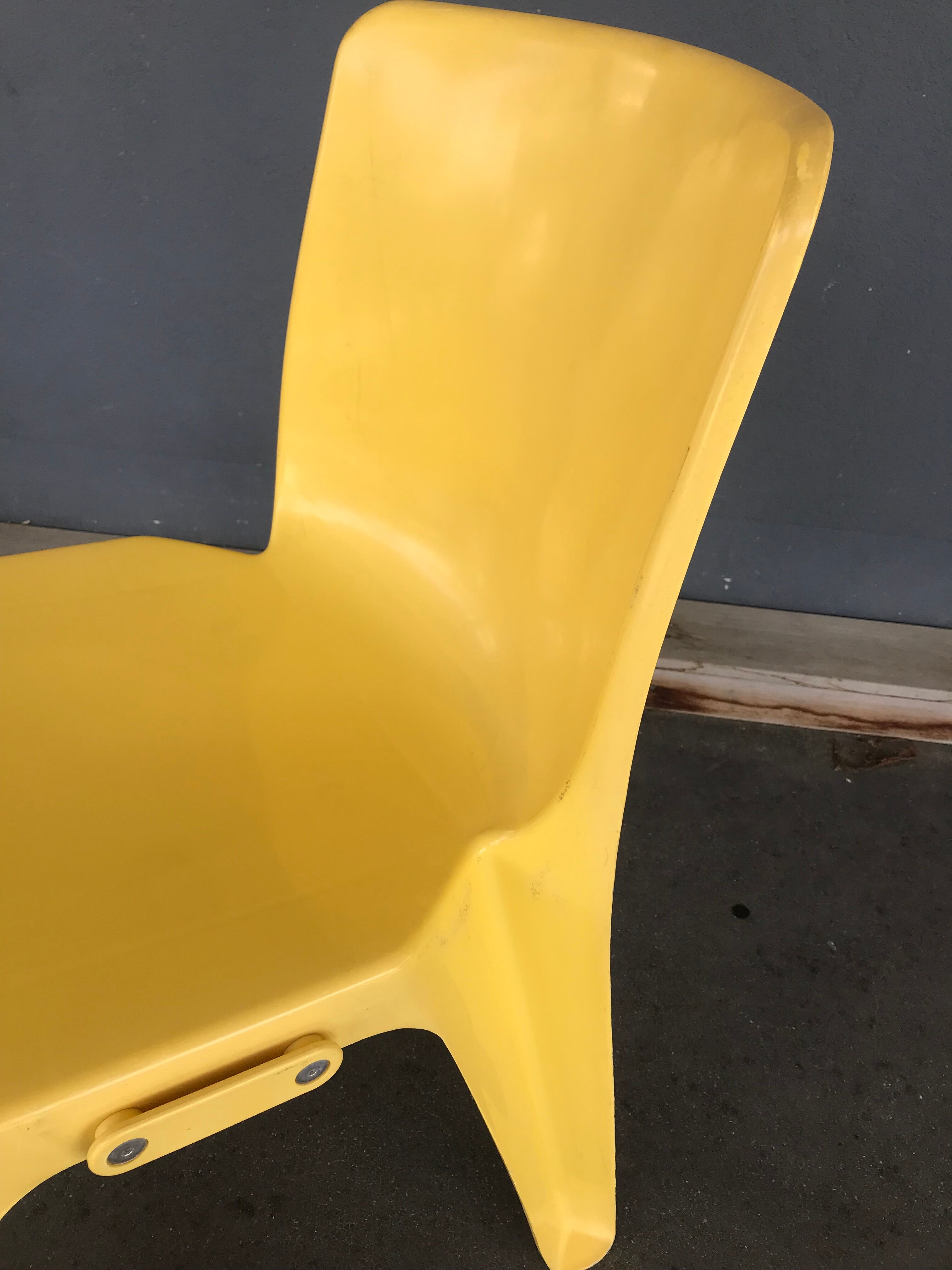 Monobloc chair Grosfillex 80's