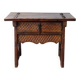 Table basse du milieu du siècle  Tiroir sculpté, détails rustiques avec clous apparents