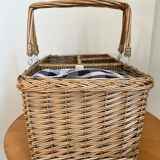 Picnic basket bottle locker