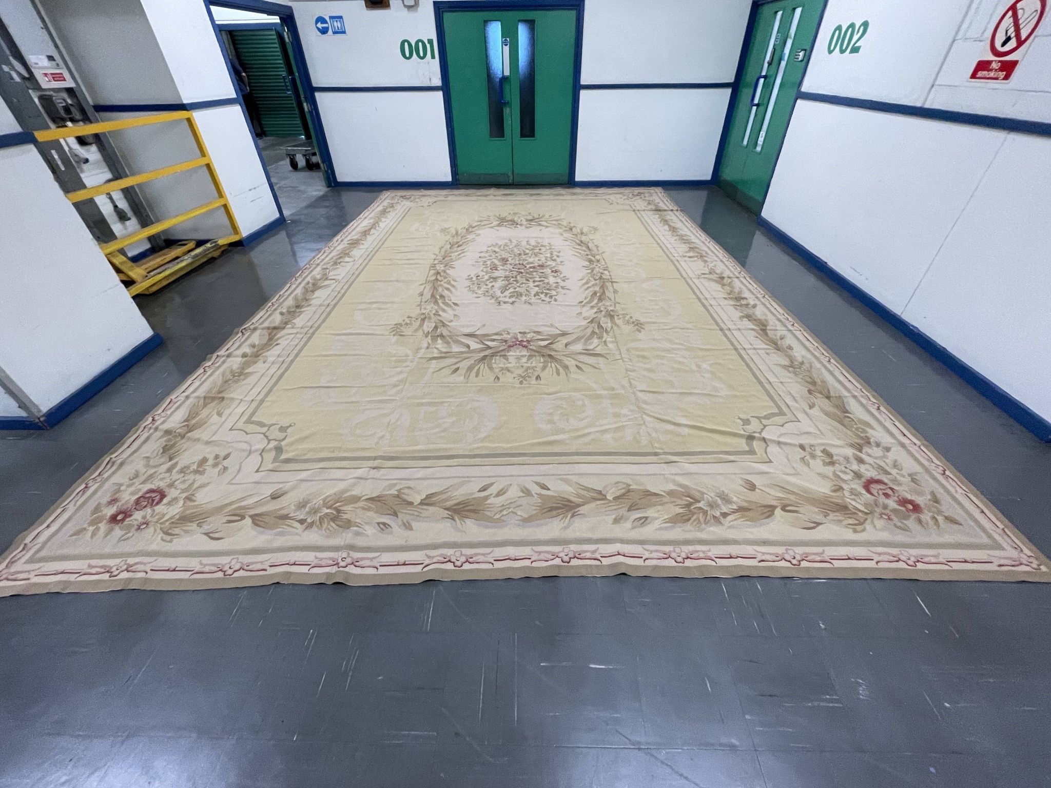 Tapis floral en aiguille Aubusson surdimensionné, très grand, 414 x 604 cm.