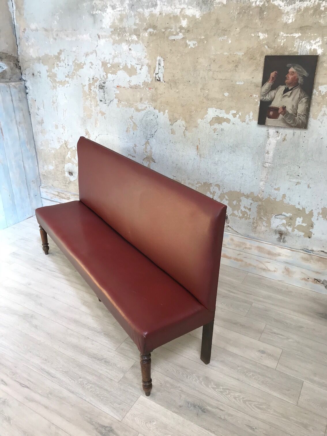 Bistro bench in burgundy leather