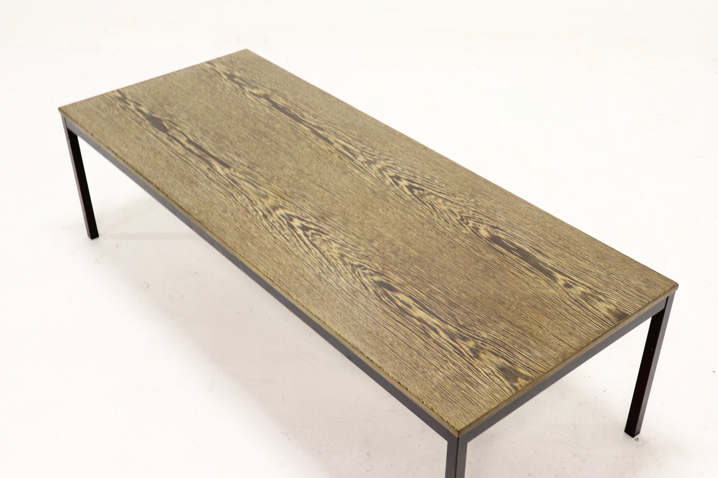 Table basse en wengé de la série Spectrum kw par Martin Visser dans les années 1960.
