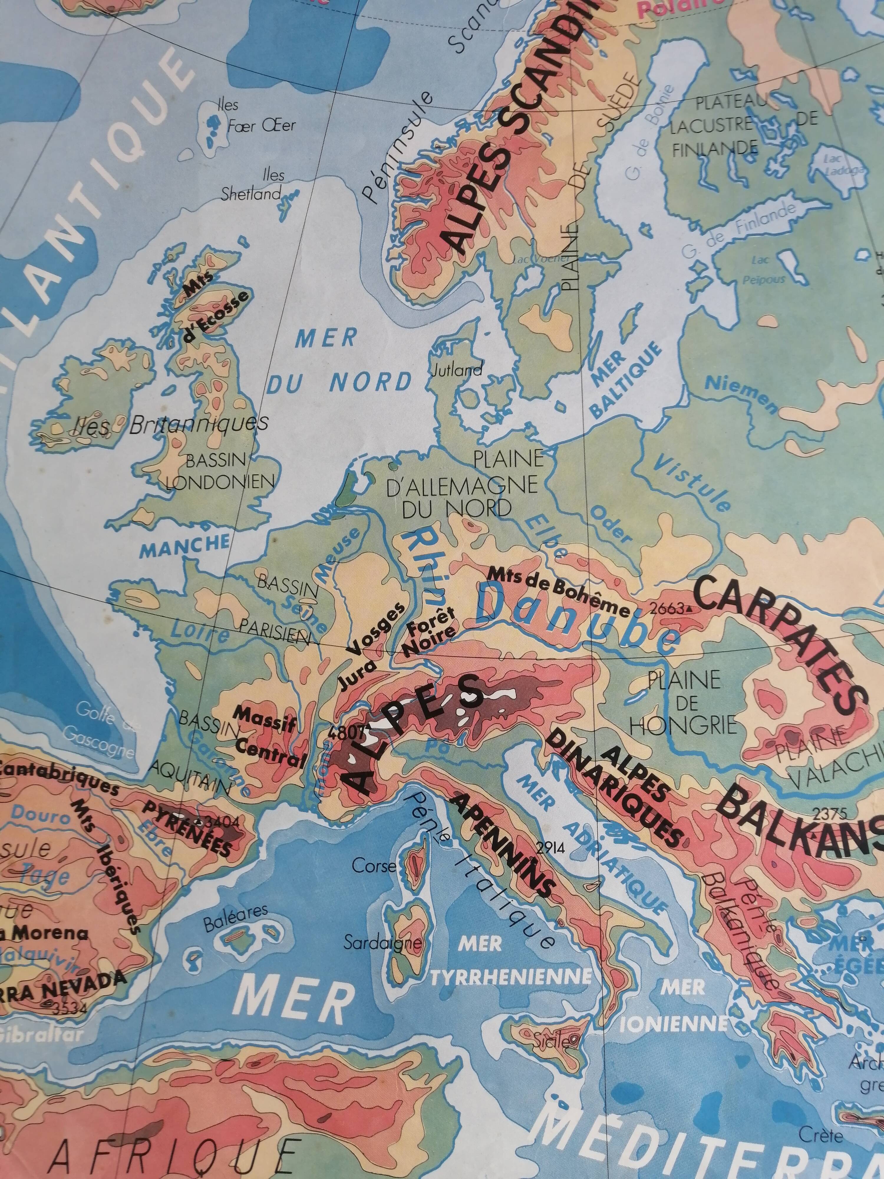 Vintage school map mdi: Africa-Europe physical.