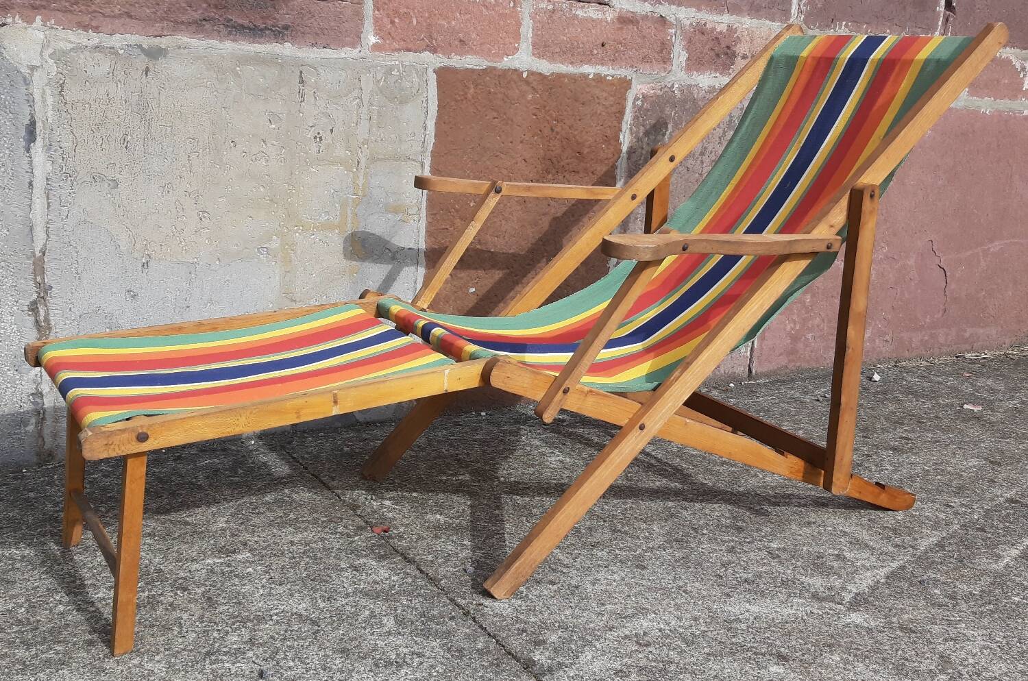 Vintage deckchair, lounge chair or chaise longue