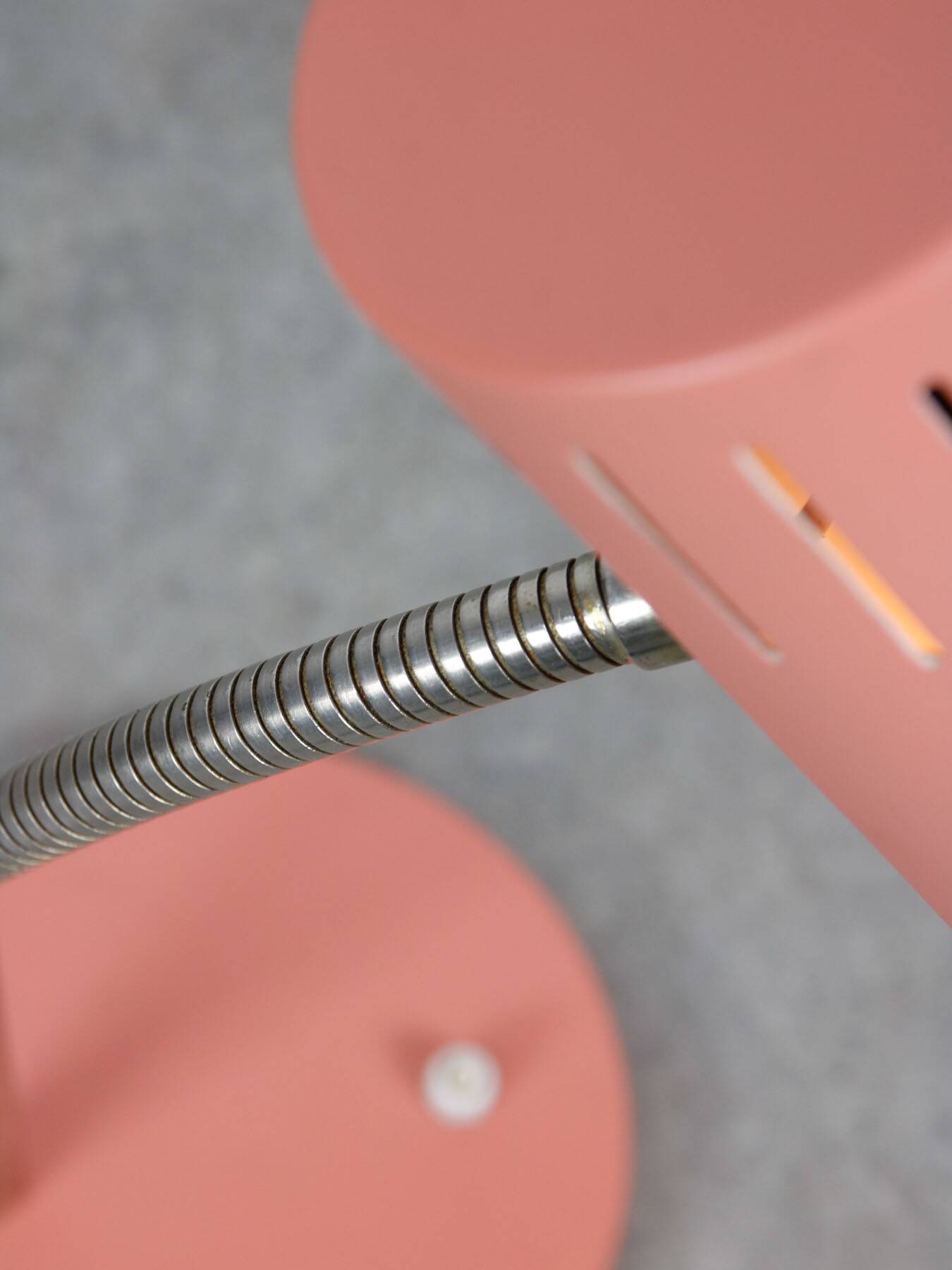 Mid-Century Modern Italian Table Lamp in Salmon and ChromeMid-Century Itali