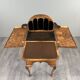 Bureau de style Queen Anne en placage de loupe de noyer, XXe siècle