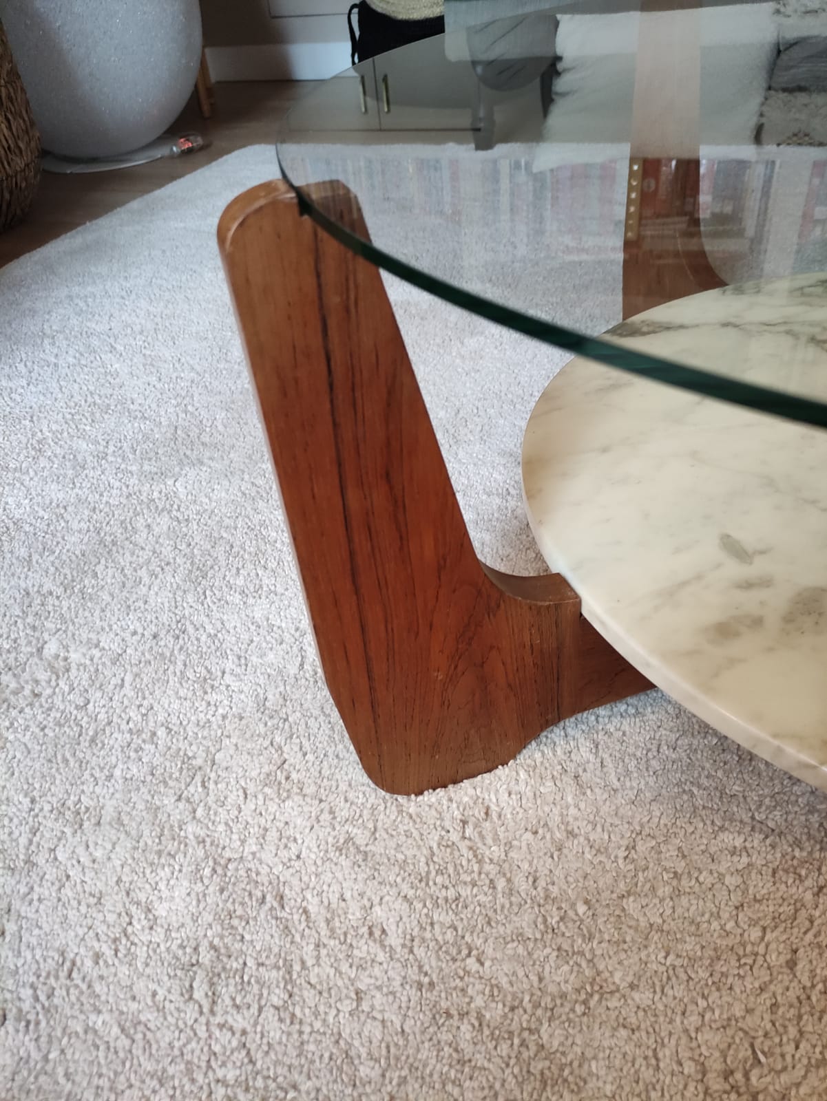 Table basse bois marbre et verre par Hugues Poignant