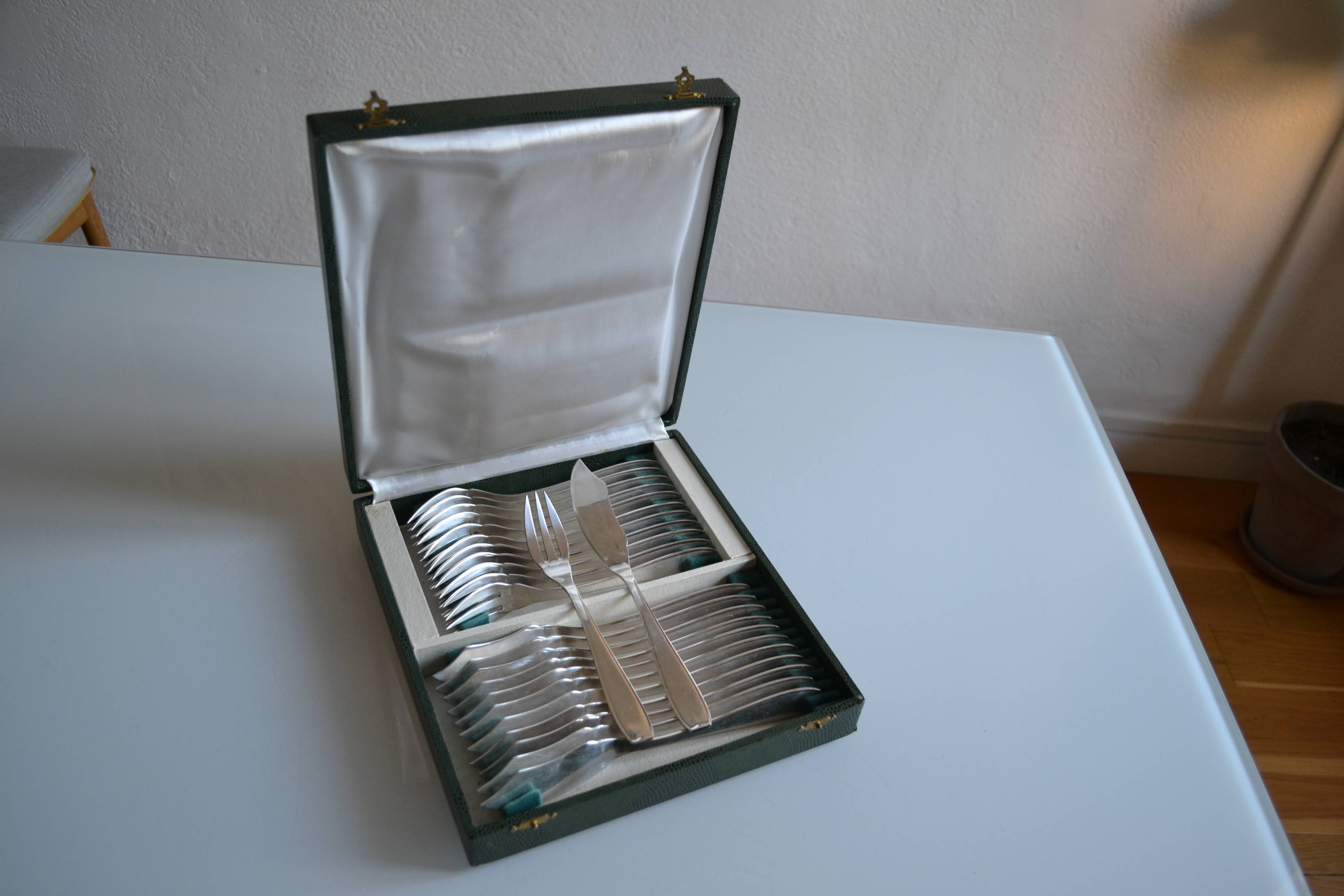 SOH 24-piece silver-plated fish set