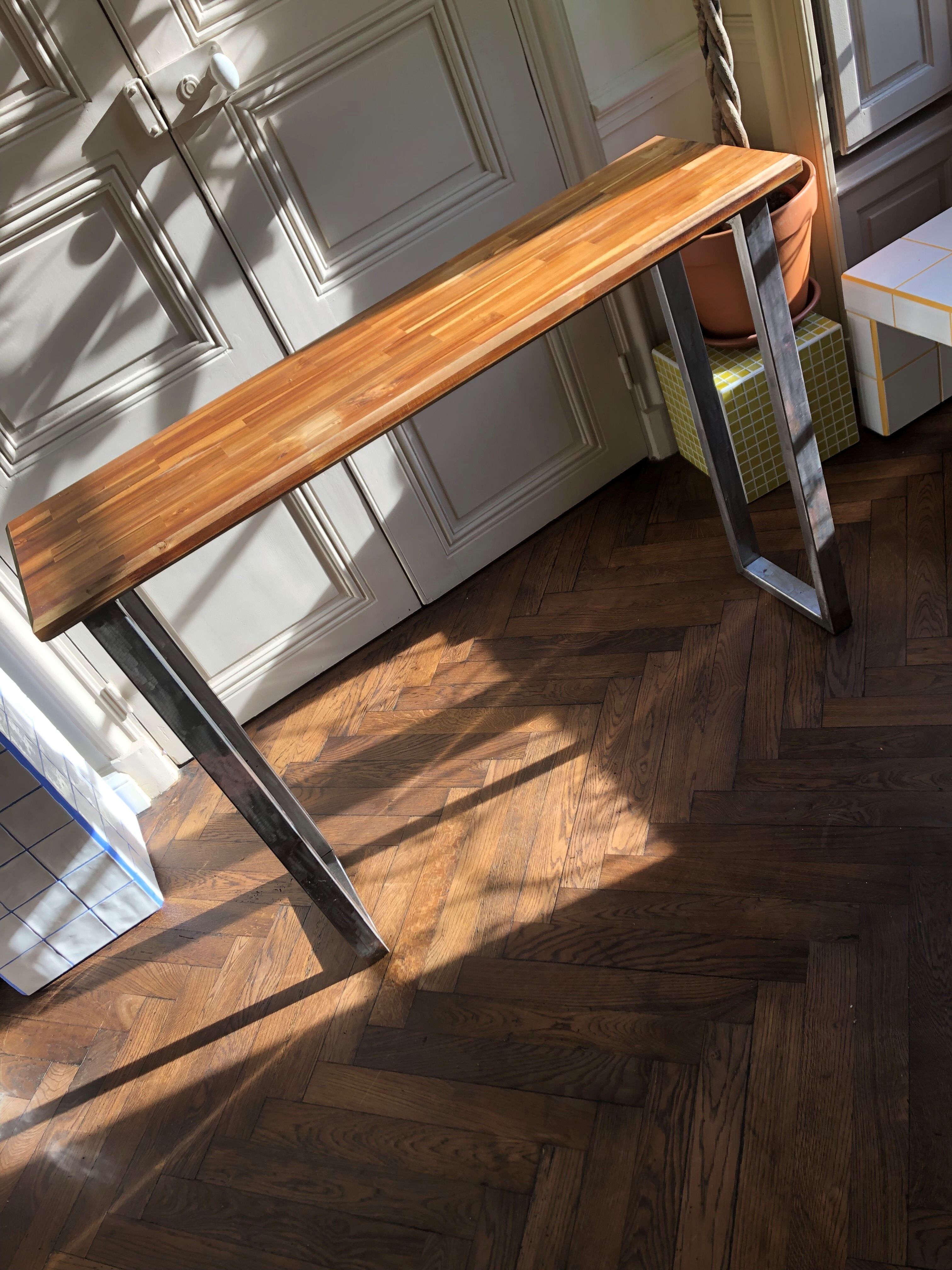 Console in solid acacia and steel legs