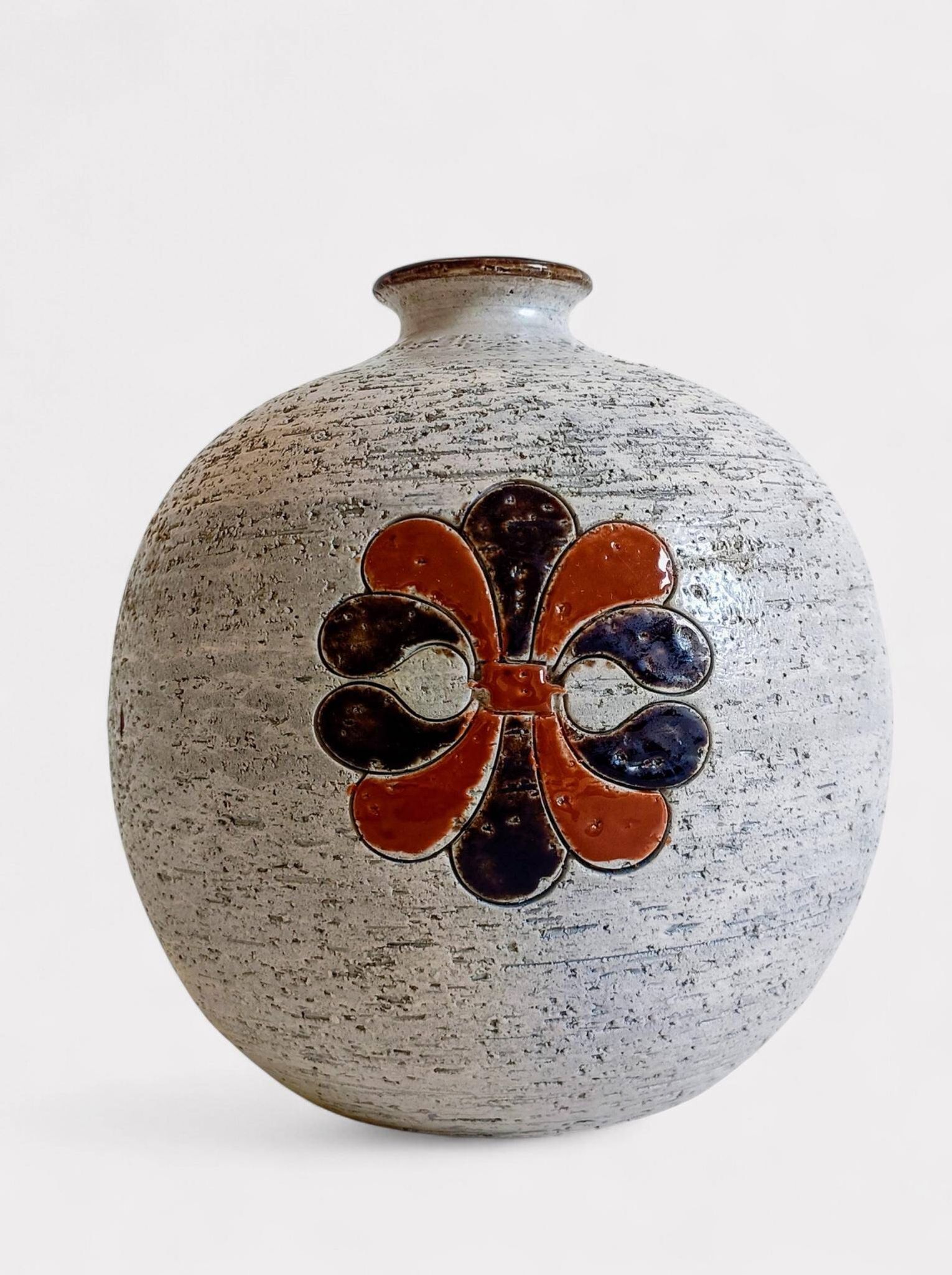 Bitossi by Aldo Londi Chamotte Ball Vase, Italy, 1960s