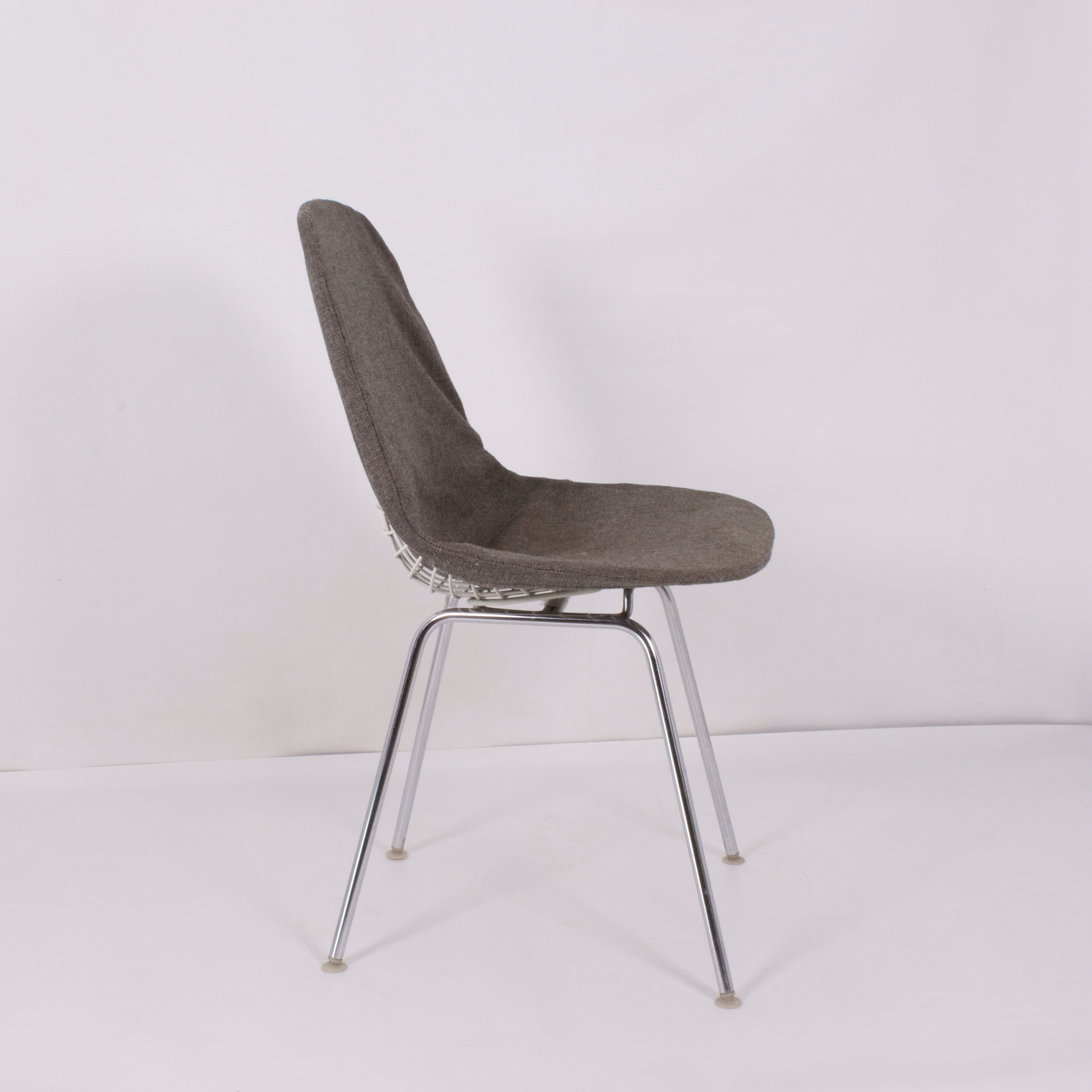 Pair of DKX 1 Wire Chairs by Charles & Ray Eames, Herman Miller, 1952
