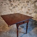 Antique English drop-leaf table in mahogany, late 19th century.