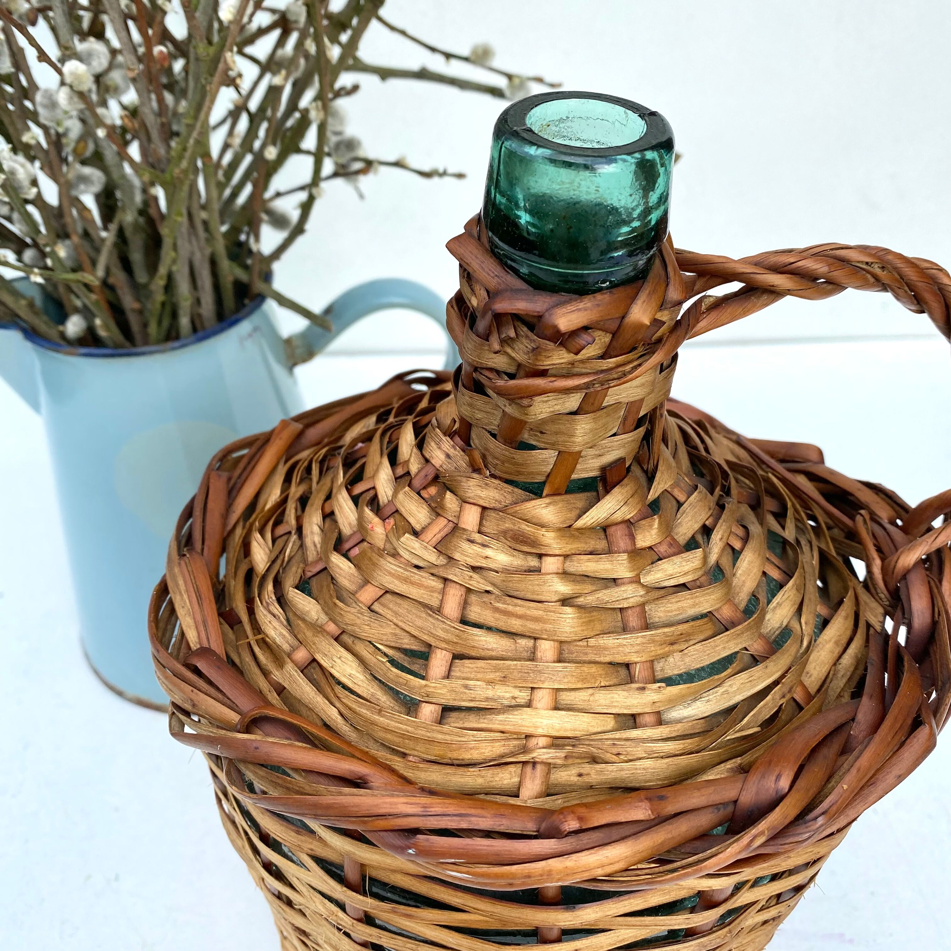 Demijohn with wicker