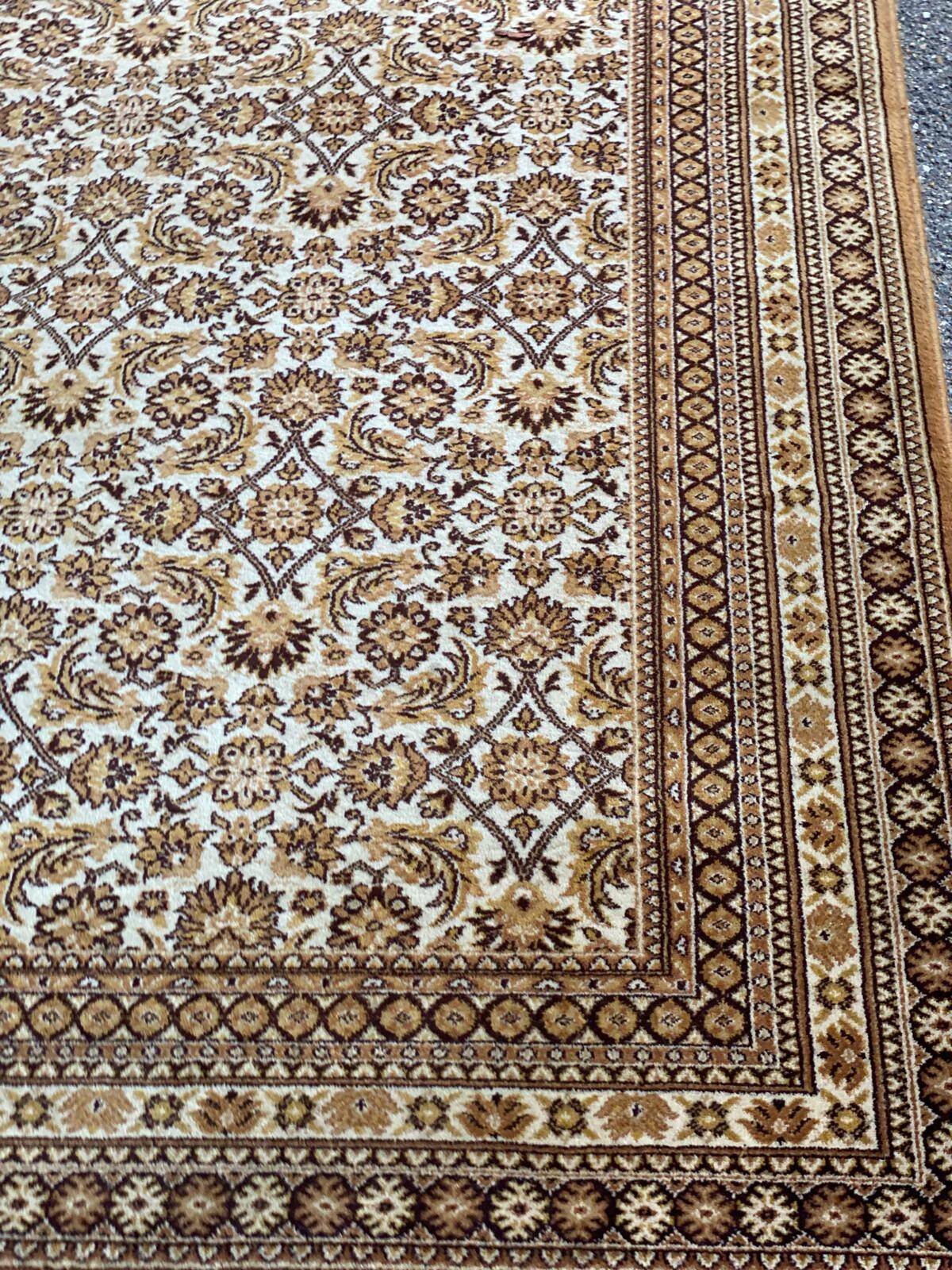 Golden Persian wool rug 200x300cm