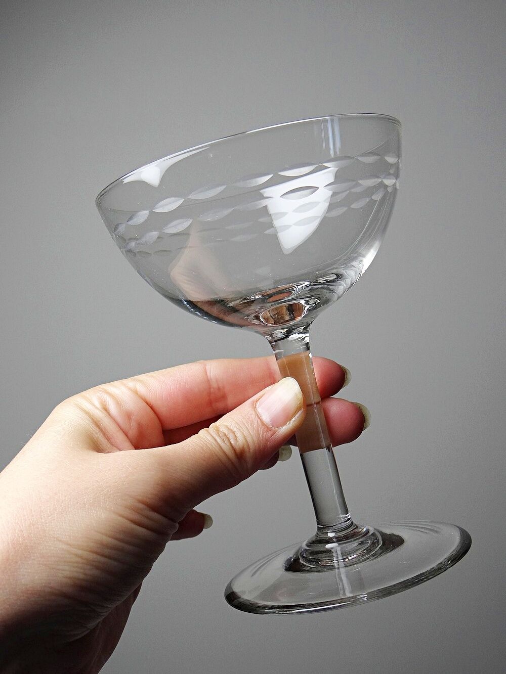 4 large engraved champagne glasses, Art Deco style from 1925-1940.