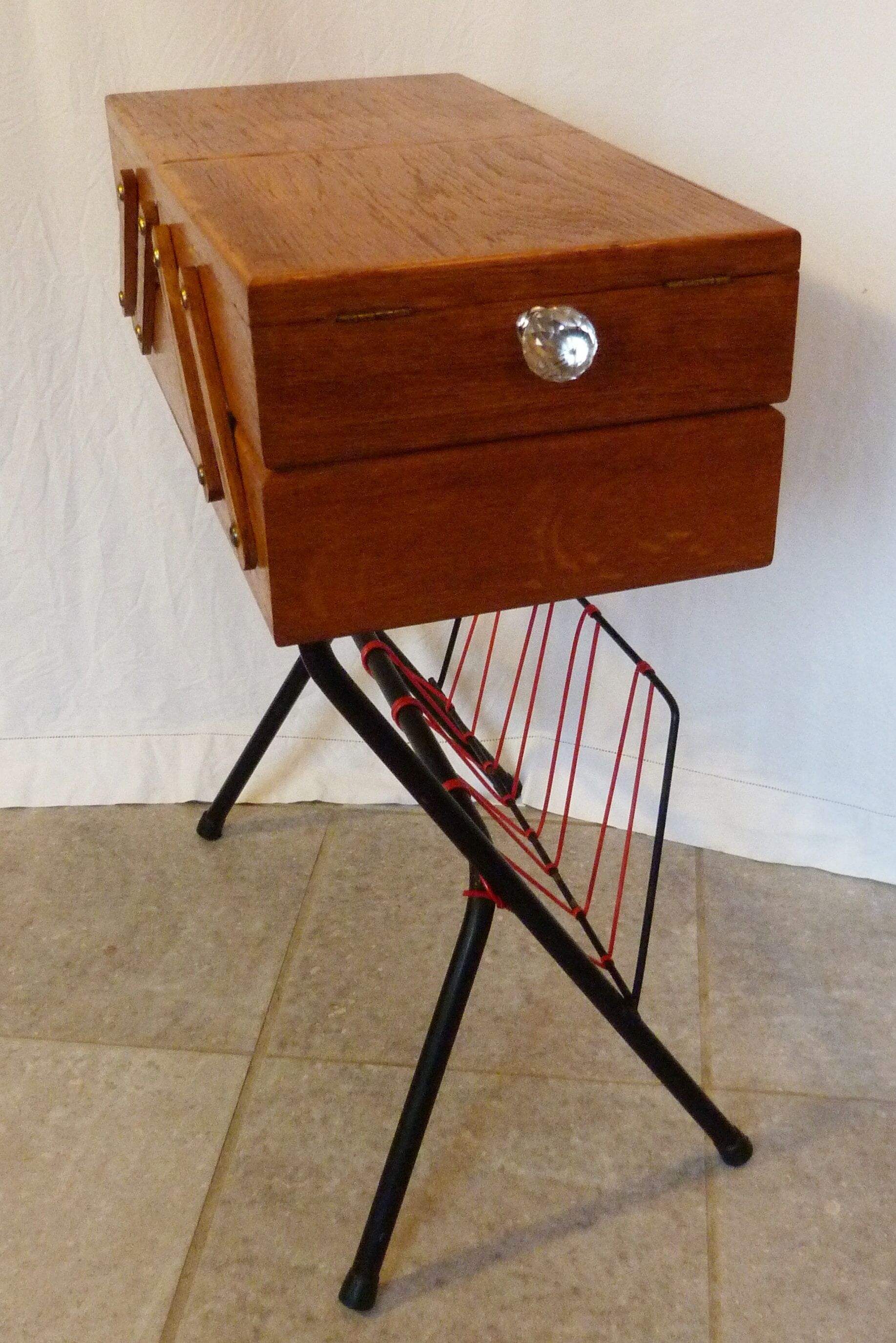 Scoubidou sewing basket