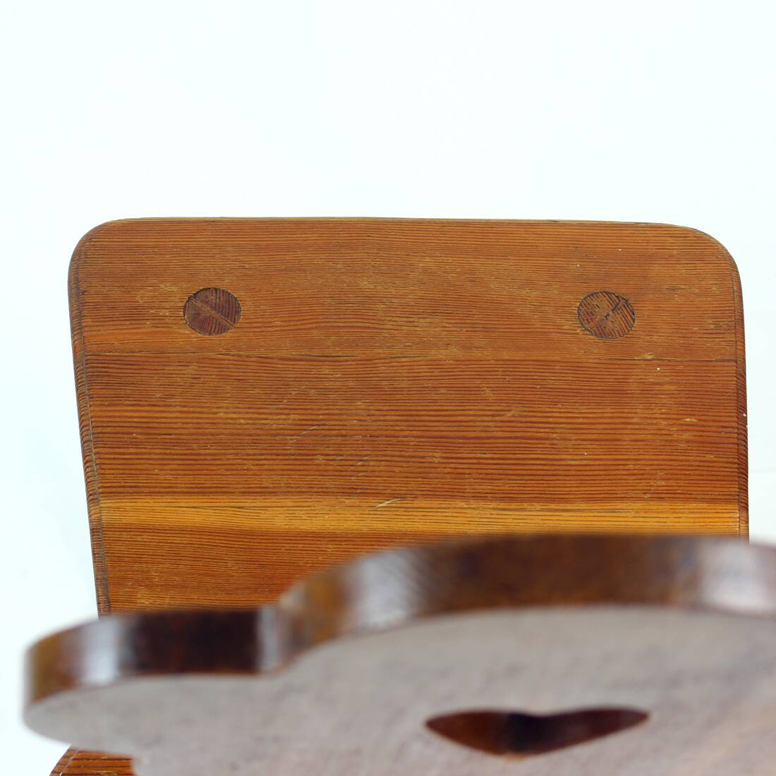 Chaise de salle à manger de style folklorique en bois, Tchécoslovaquie 1973