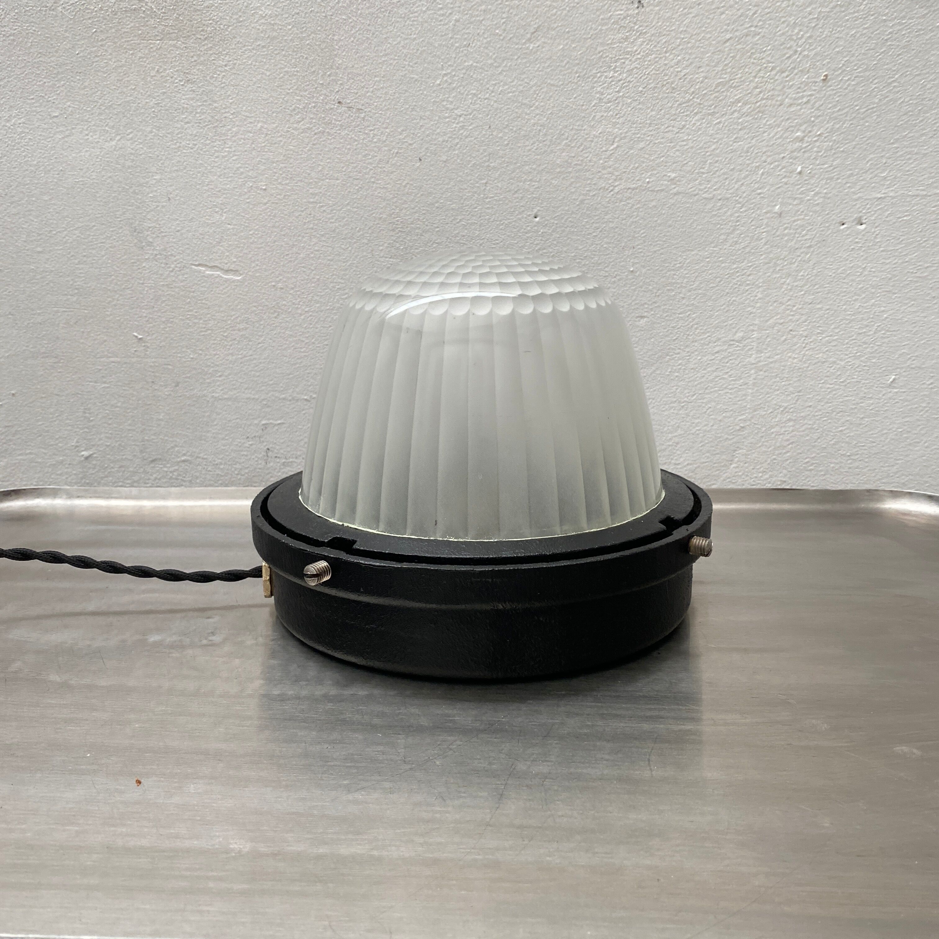 Old industrial table lamp "holophane"