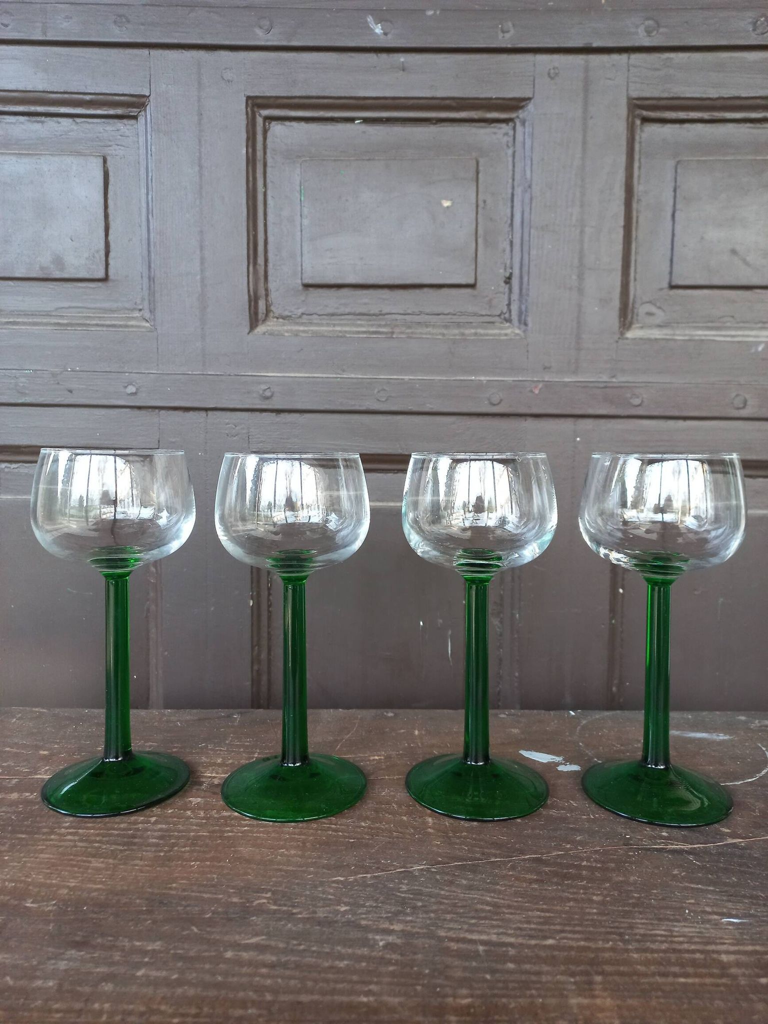 Verres à vin d'Alsace pied vert vintage