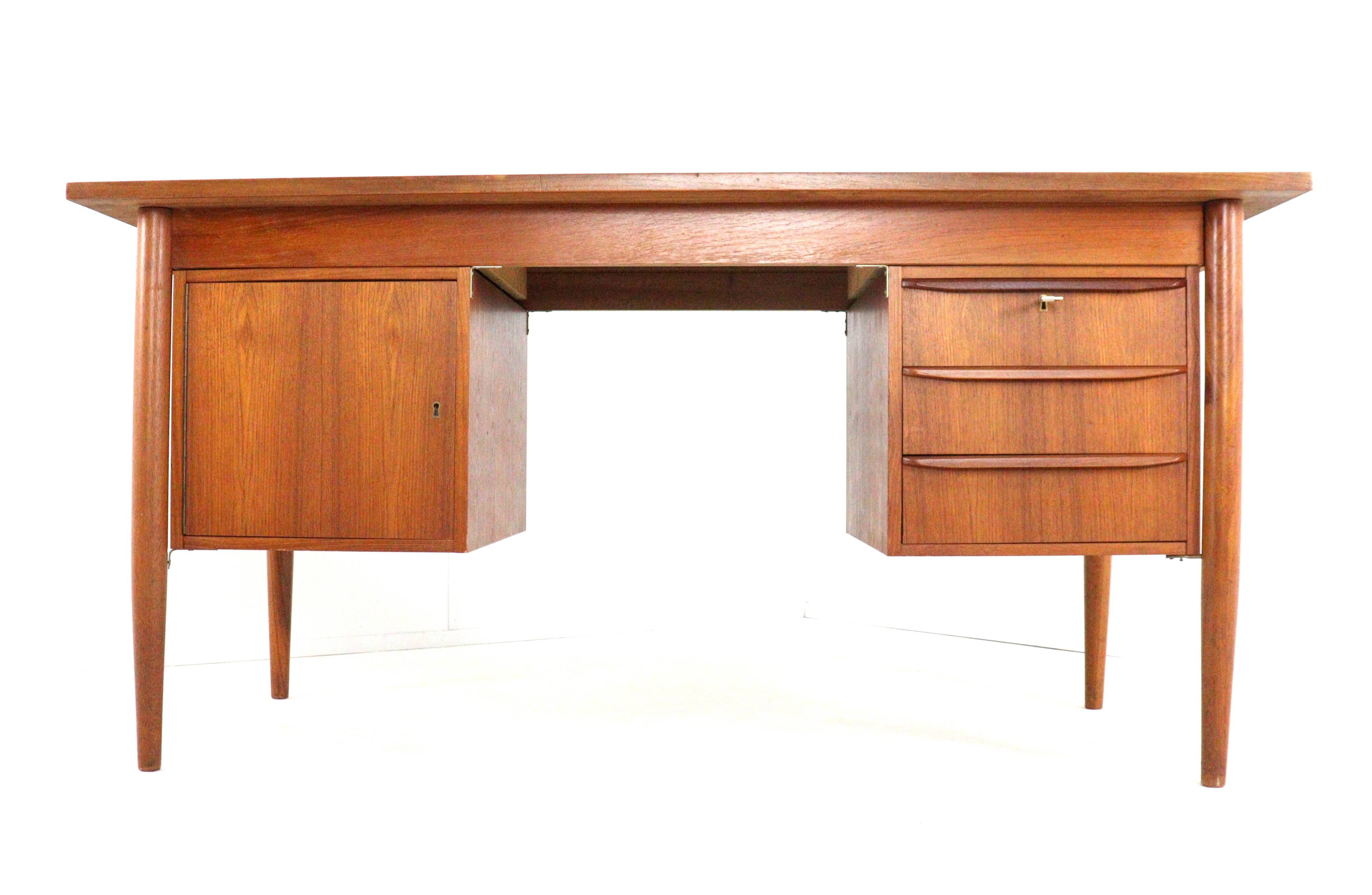 Gunnar Nielsen designer teak desk Tibergaard 'Hesselballe'
