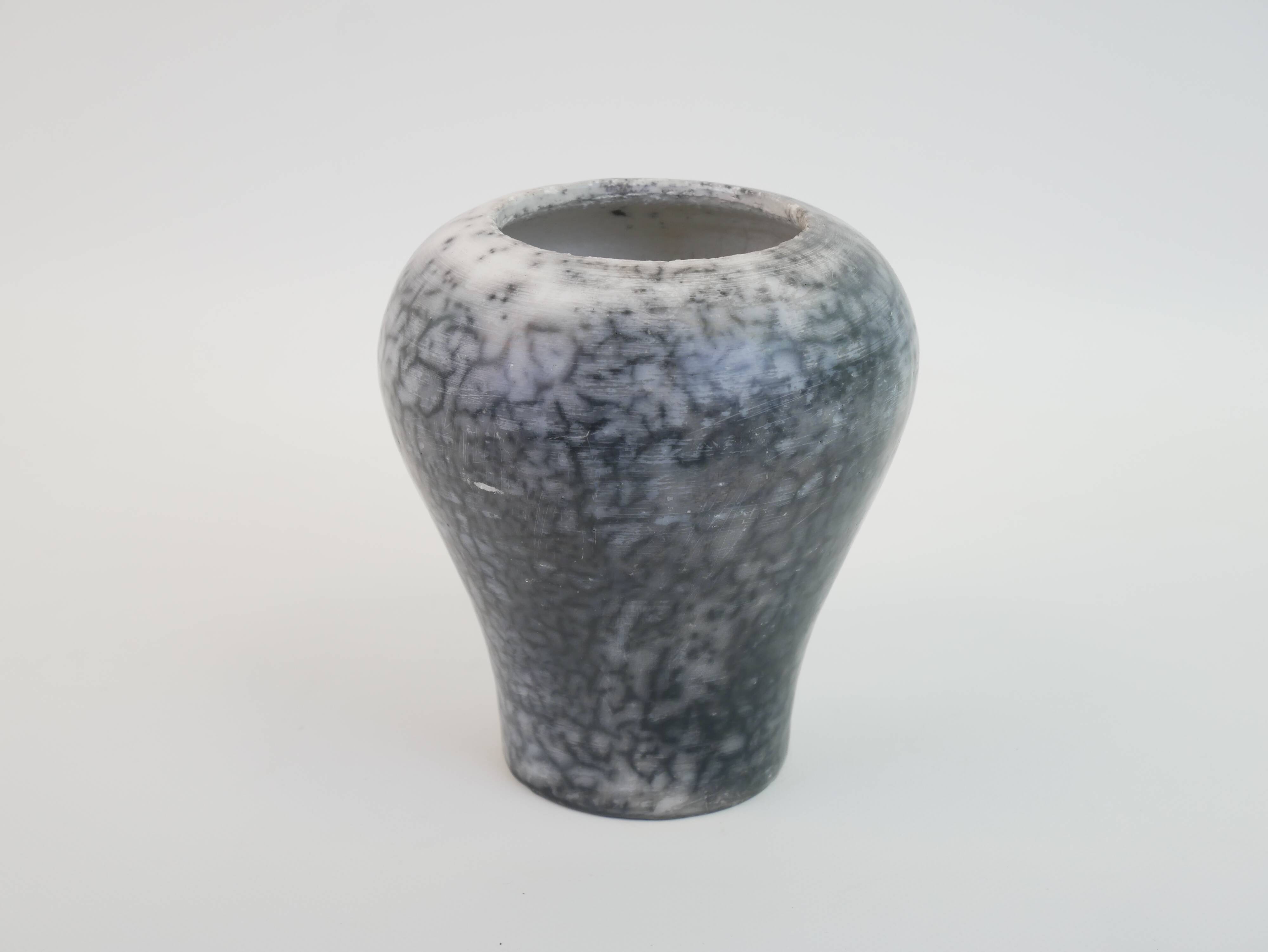 Vase en céramique gris et blanc